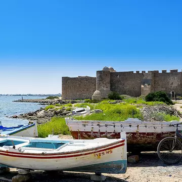 Tunisia, Djerba Island, Houmt Souk, Medenine Governorate, Fort Borj El Kebir. fotostock RM / Getty Images.