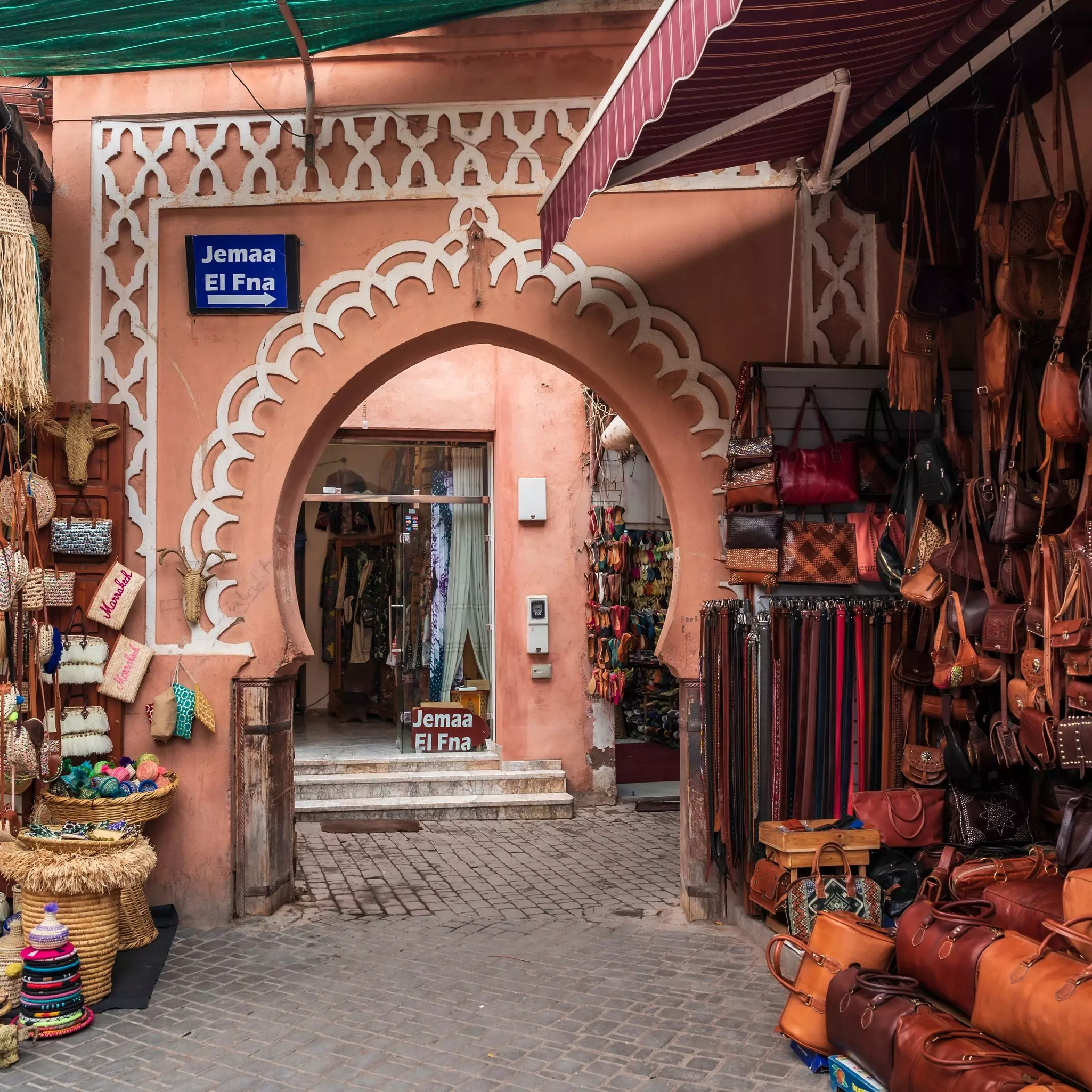 A traditional archway, deep in a souk, with a rare sign pointing the way towards Jemaa El Fna square