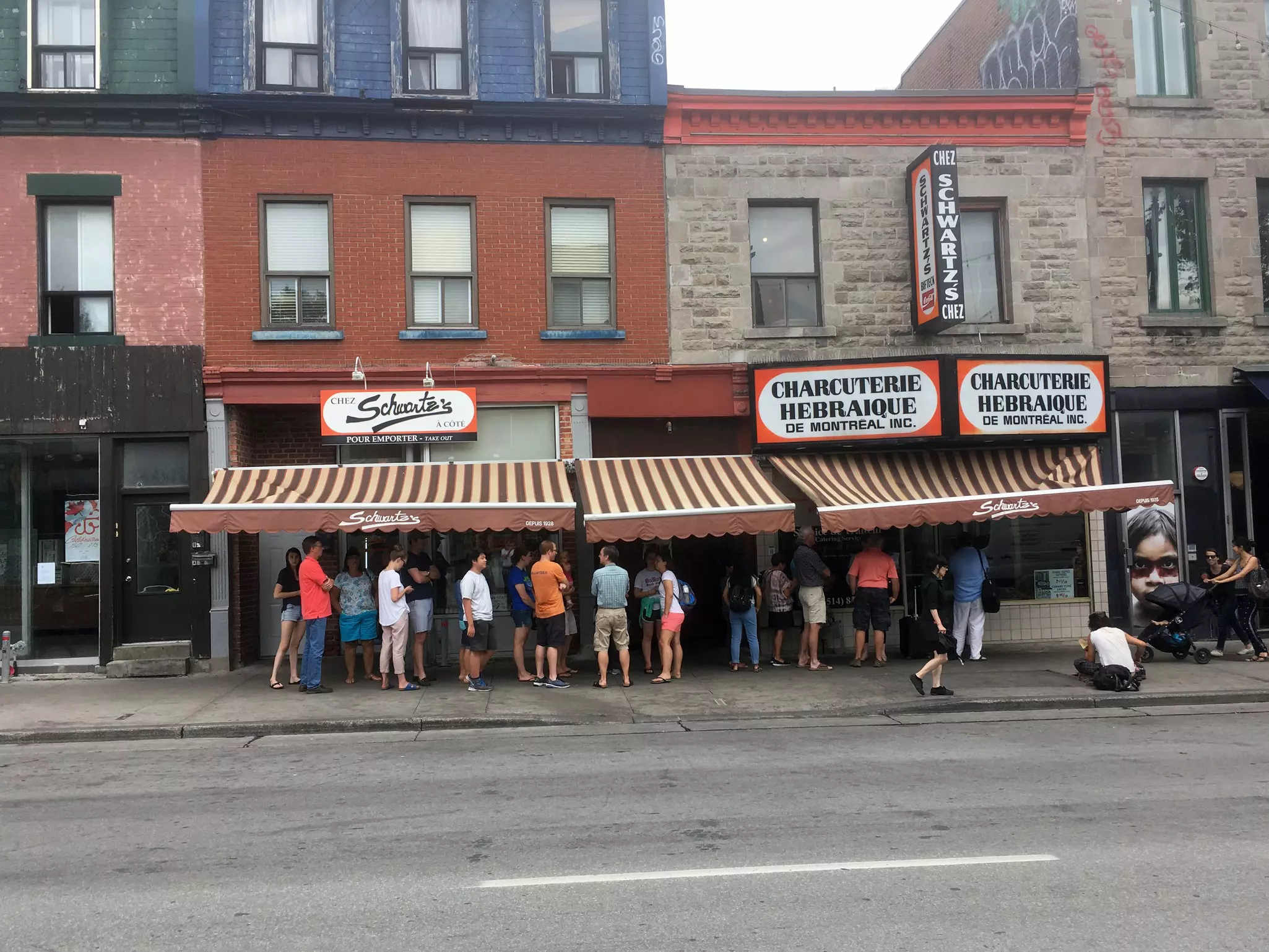 People queueing at Schwartz's Deli in Montréal. Heather Shimmin/Shutterstock