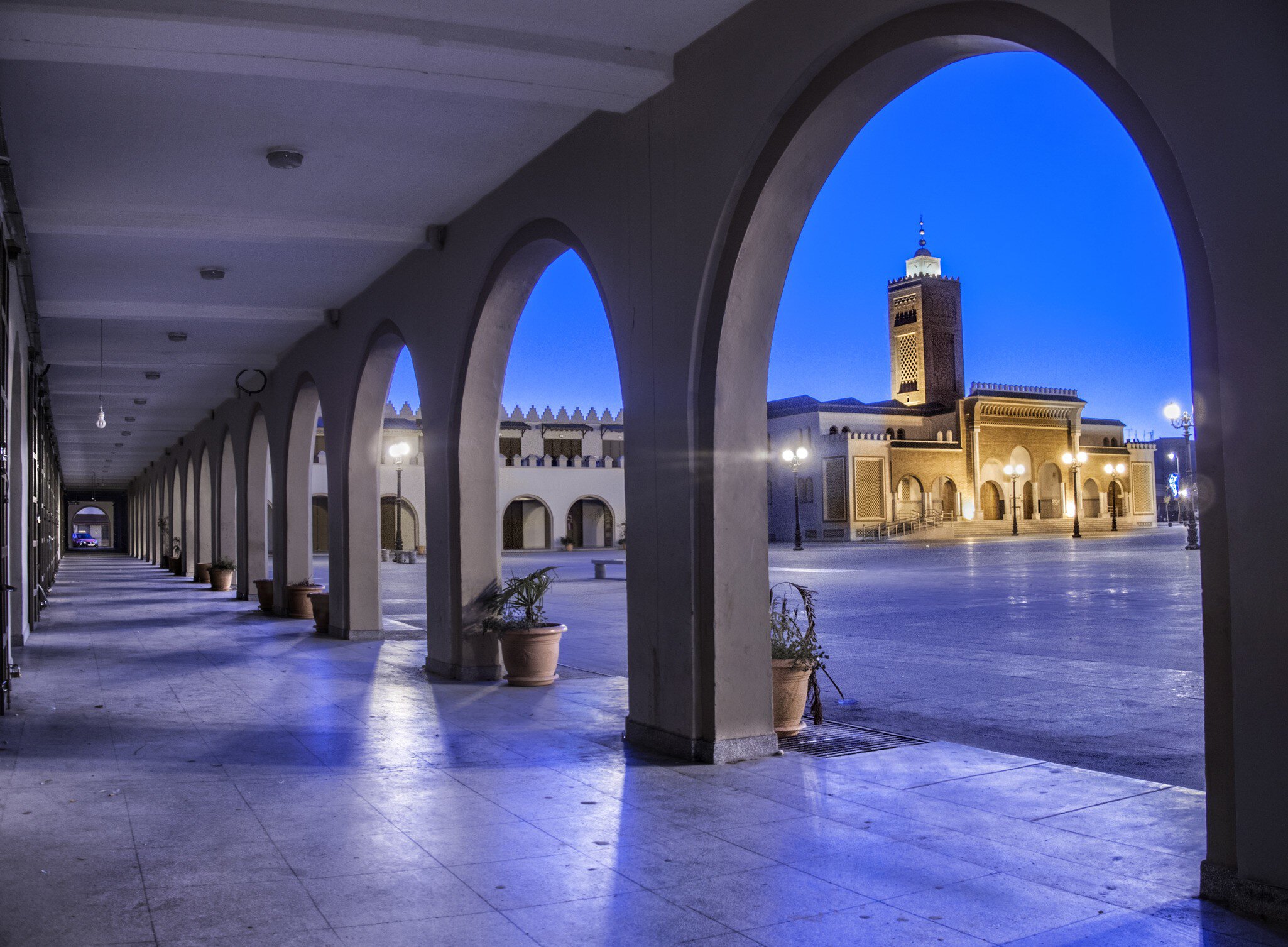 Bab Sidi Abdel Wahab square, with Mosquée Al Fadila in the evening.