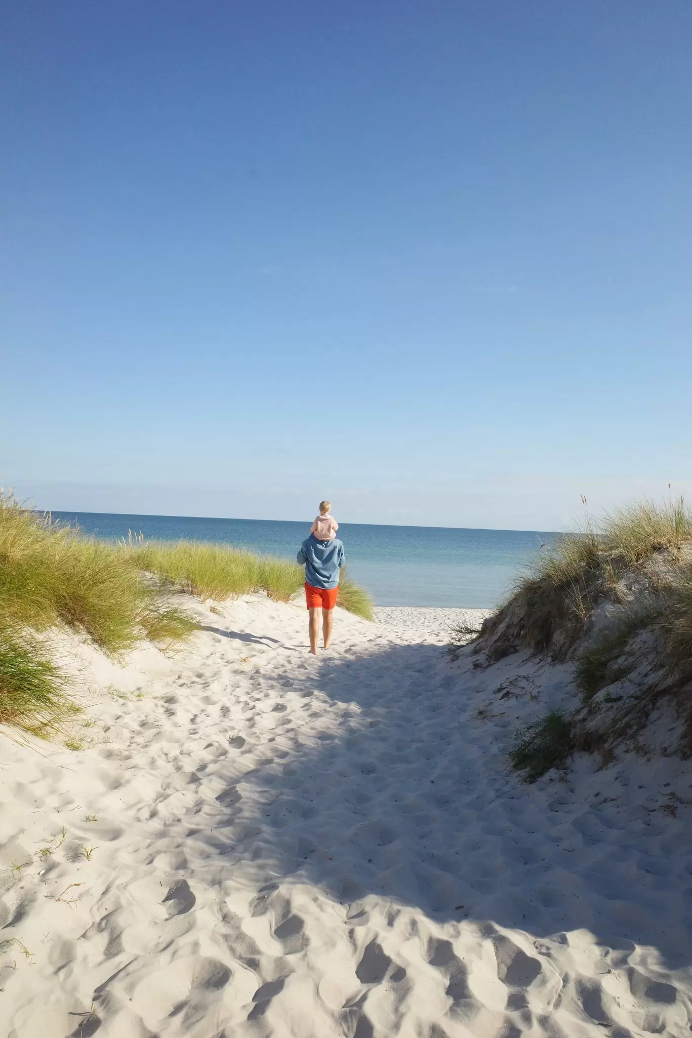 Heading to the beach in Skanör-Falsterbo. Pia Peterson Haggarty/Lonely Planet