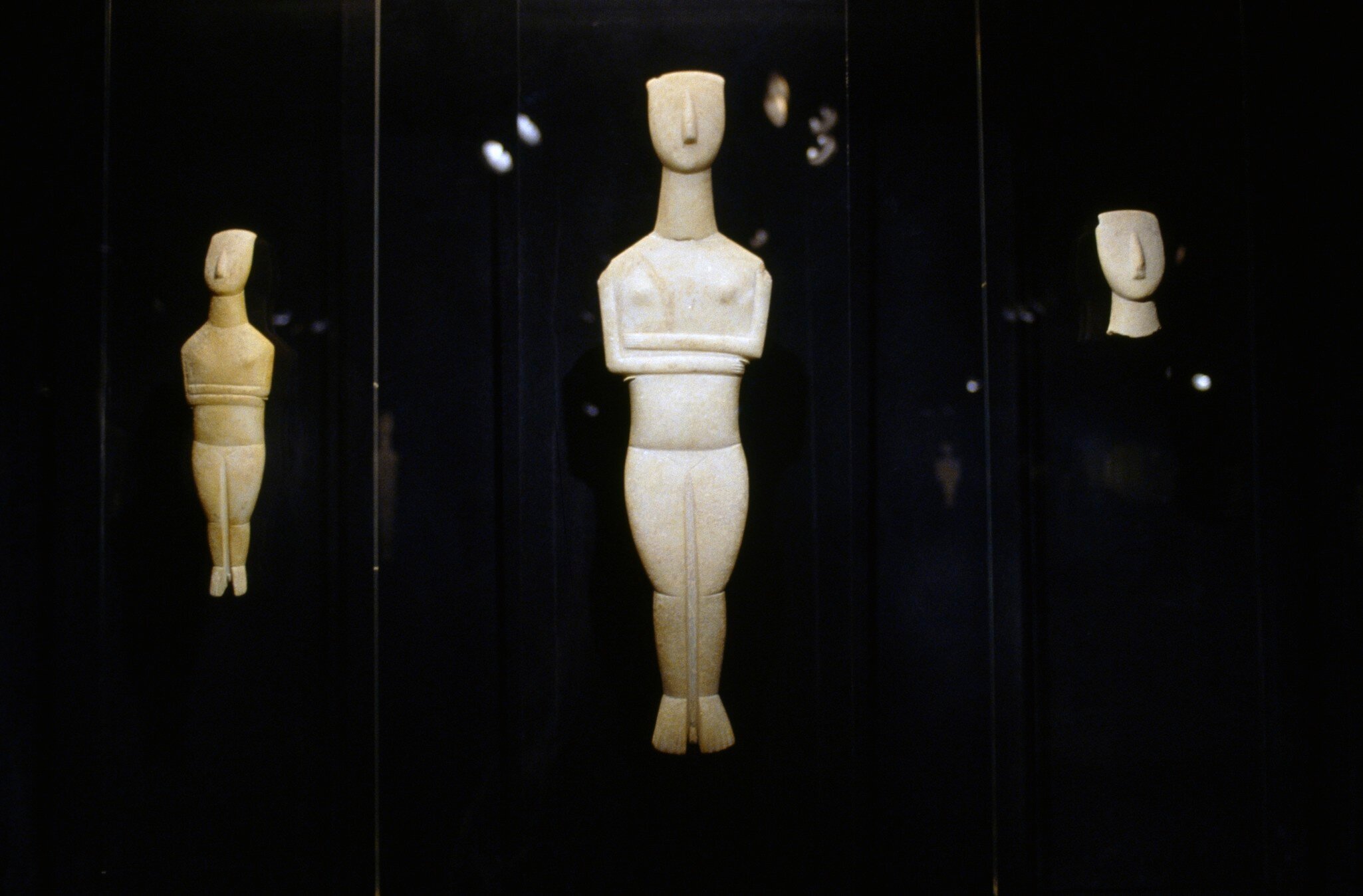 GREECE - JUNE 21: Human figures in marble, Greece. Cycladic culture, 3500-1050 BC. Athens, MoussÃ­o KikladikÃ­s TÃ©hnis (Museum Of Cycladic Art, Archaeological Museum) (Photo by DeAgostini/Getty Images)
GREECE - JUNE 21: Human figures in marble, Greece. Cycladic culture, 3500-1050 BC. Athens, Moussío Kikladikís Téhnis (Museum Of Cycladic Art, Archaeological Museum) (Photo by DeAgostini/Getty Images)
577736915
no people, horizontal, indoors, day, three objects, human representation, ancient civilization, ancient, art and craft, statue, carving, antiquities, bc, marble, greece, cycladic culture