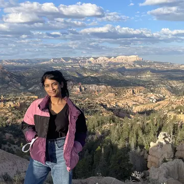 Stopping for a snap at a scenic overlook atop Bryce Canyon, one of Utah’s Mighty Five national parks © Deepa Lakshmin / Lonely Planet