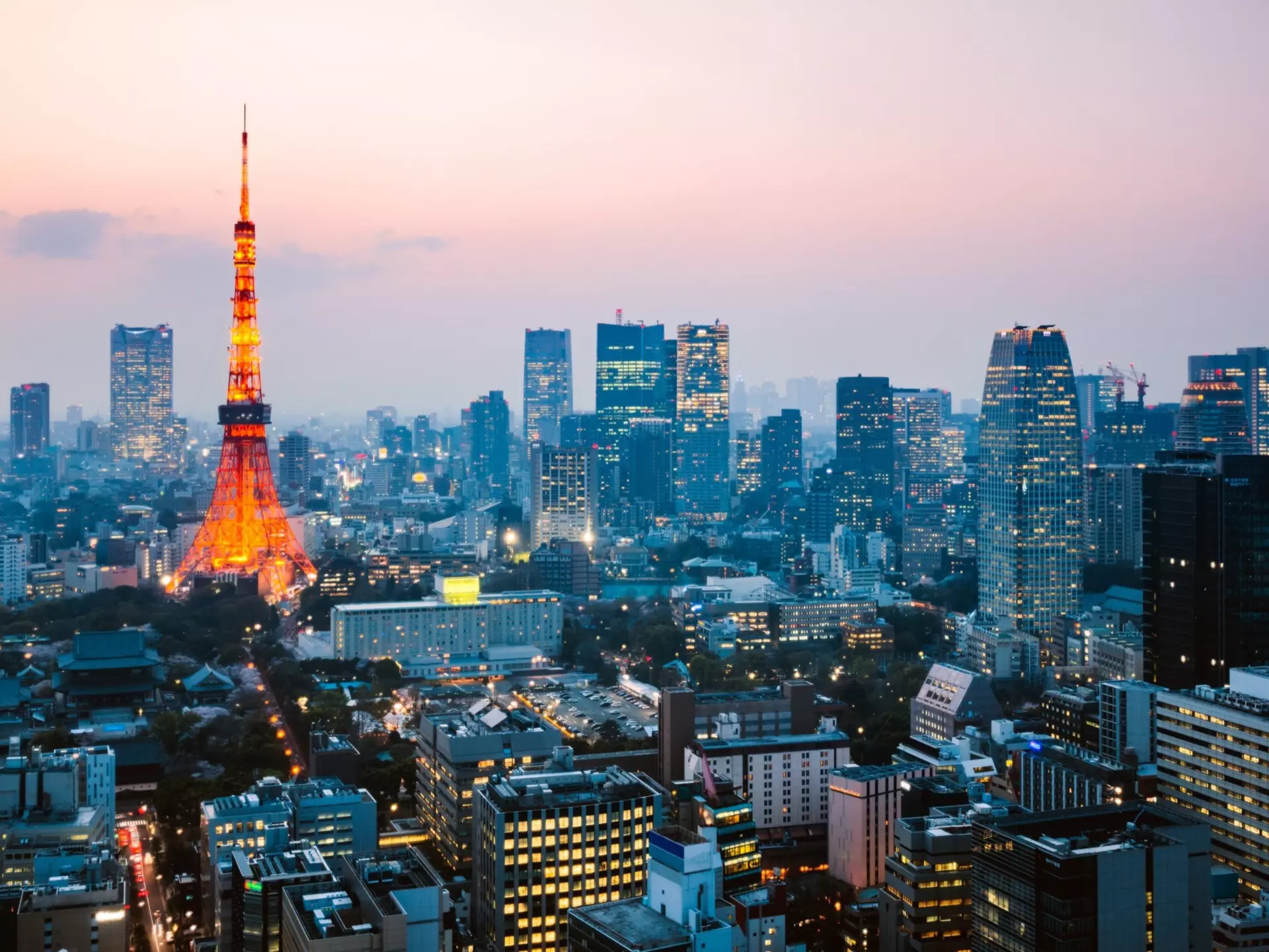 Tokyo tower and skyline at sunset
1058221336