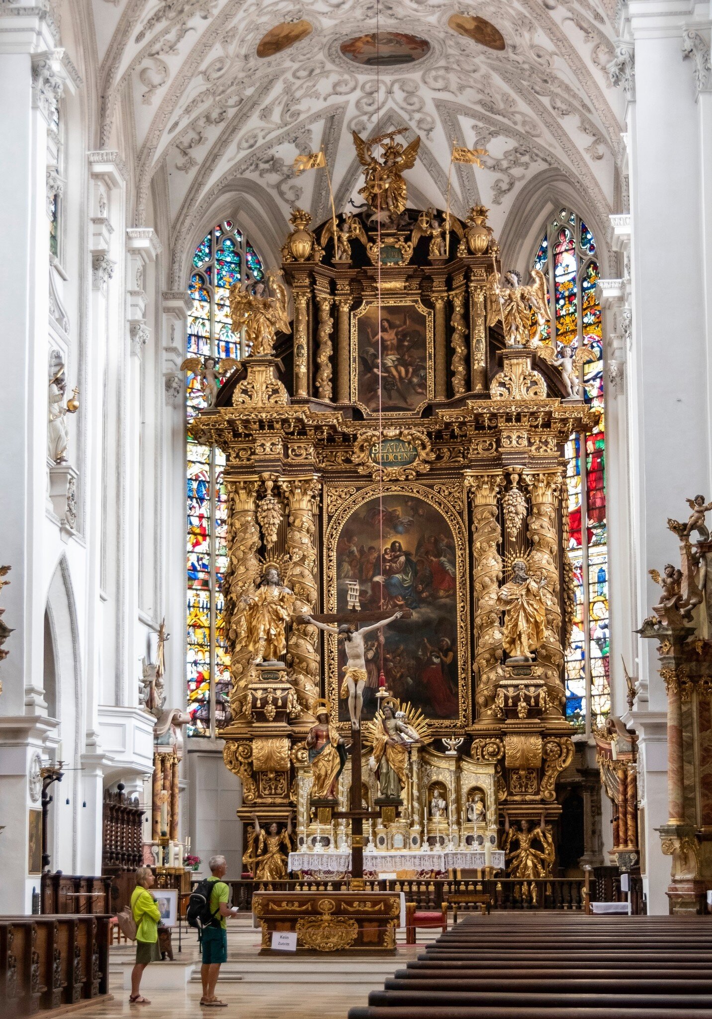 Interior view of the altar of the Cathedral of the Assumption of Mary (Stadtpfarrkirche Mariä Himmelfahrt) in Landsberg am Lech, Bavaria, Germany.