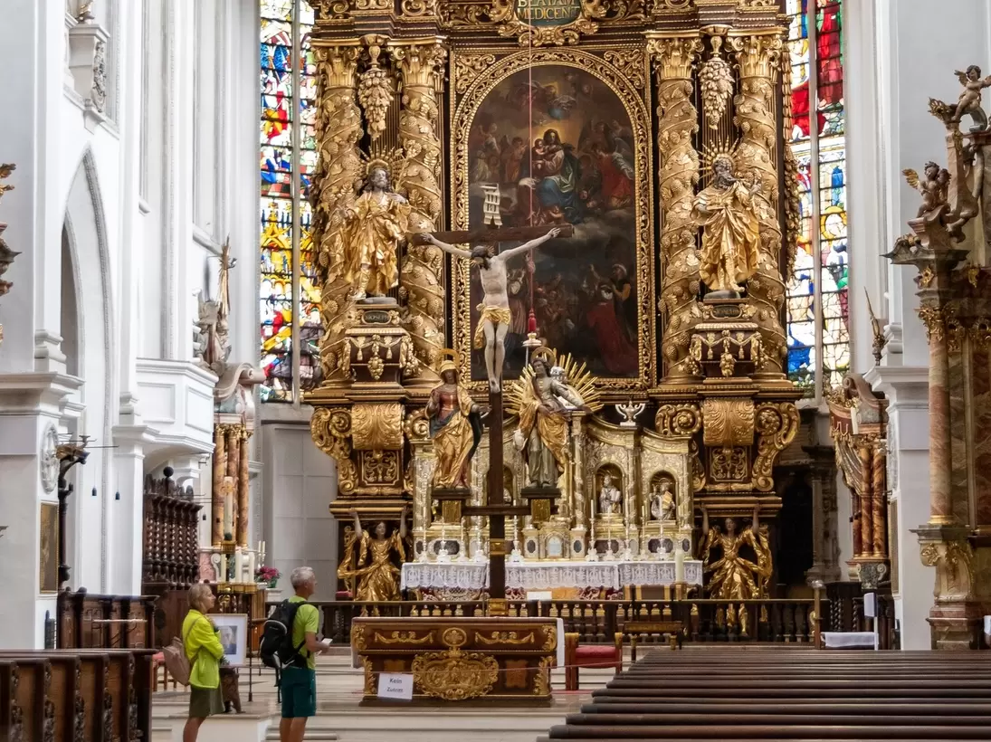 Interior view of the altar of the Cathedral of the Assumption of Mary (Stadtpfarrkirche Mariä Himmelfahrt) in Landsberg am Lech, Bavaria, Germany.