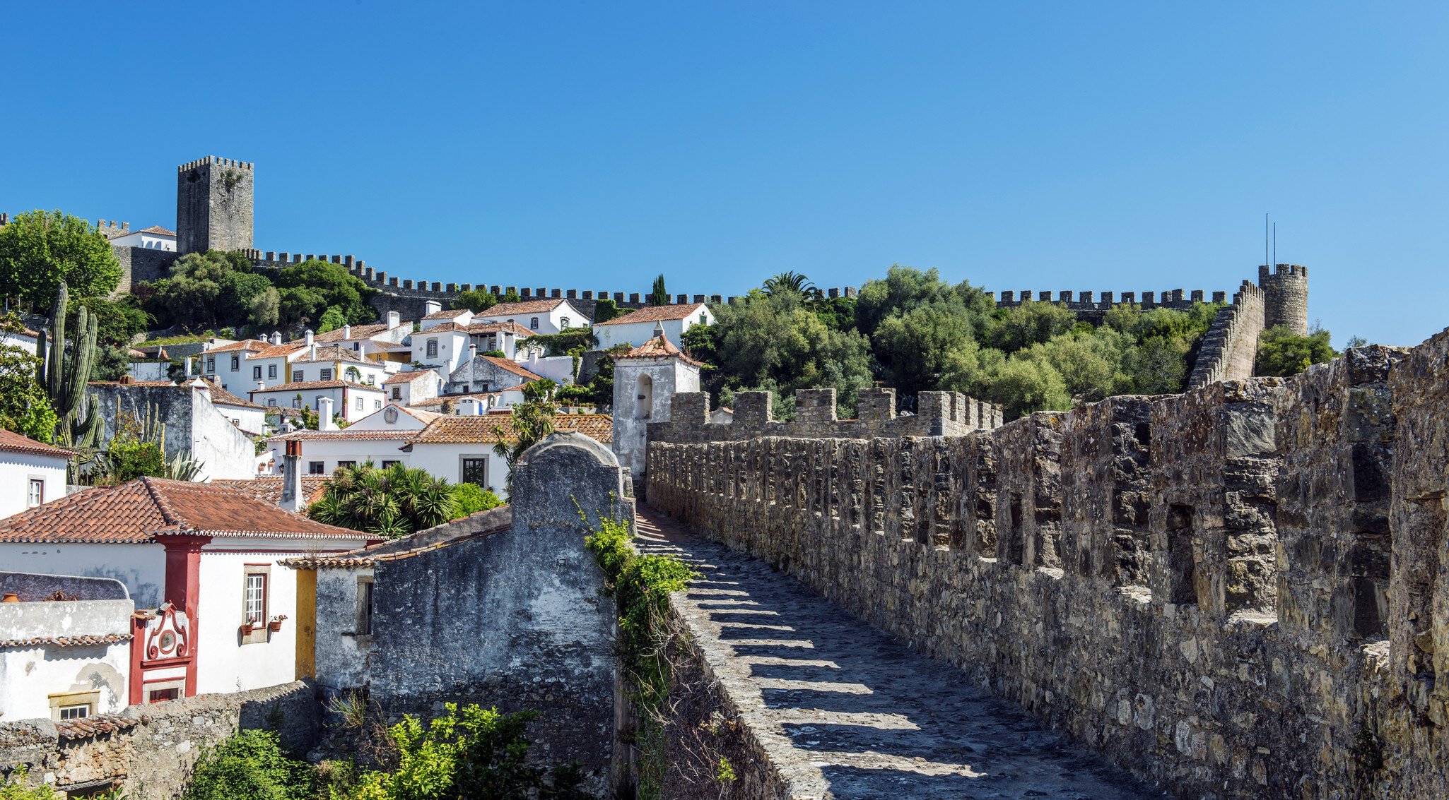 1146338992
color, colour, heritage, historical, leiria, portuguese, sightseeing, stone, touring, tourist attraction, urban, walkway, wall