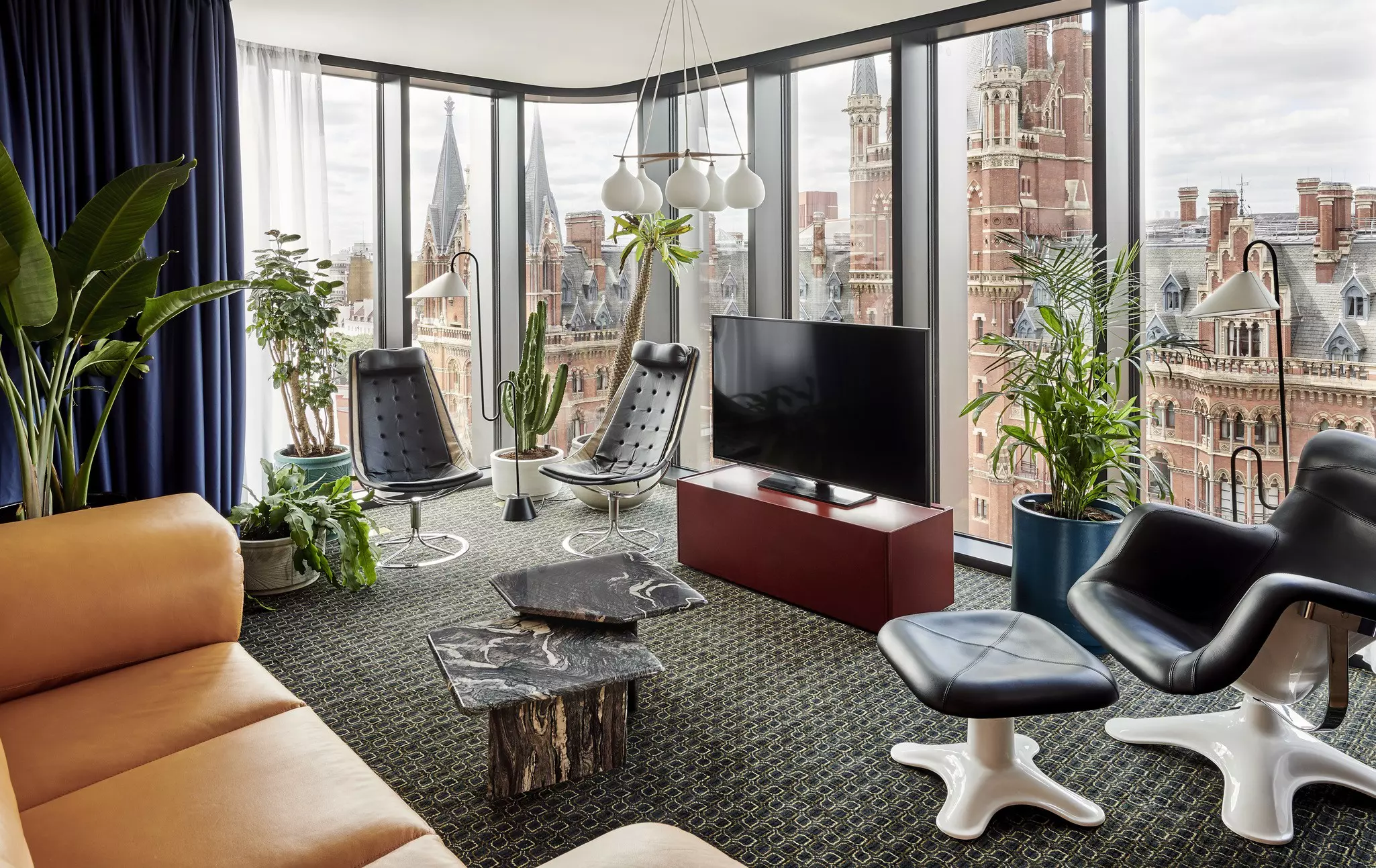 The trendy interior of the Standard makes it the perferred hotel of the Lightroom © The Standard