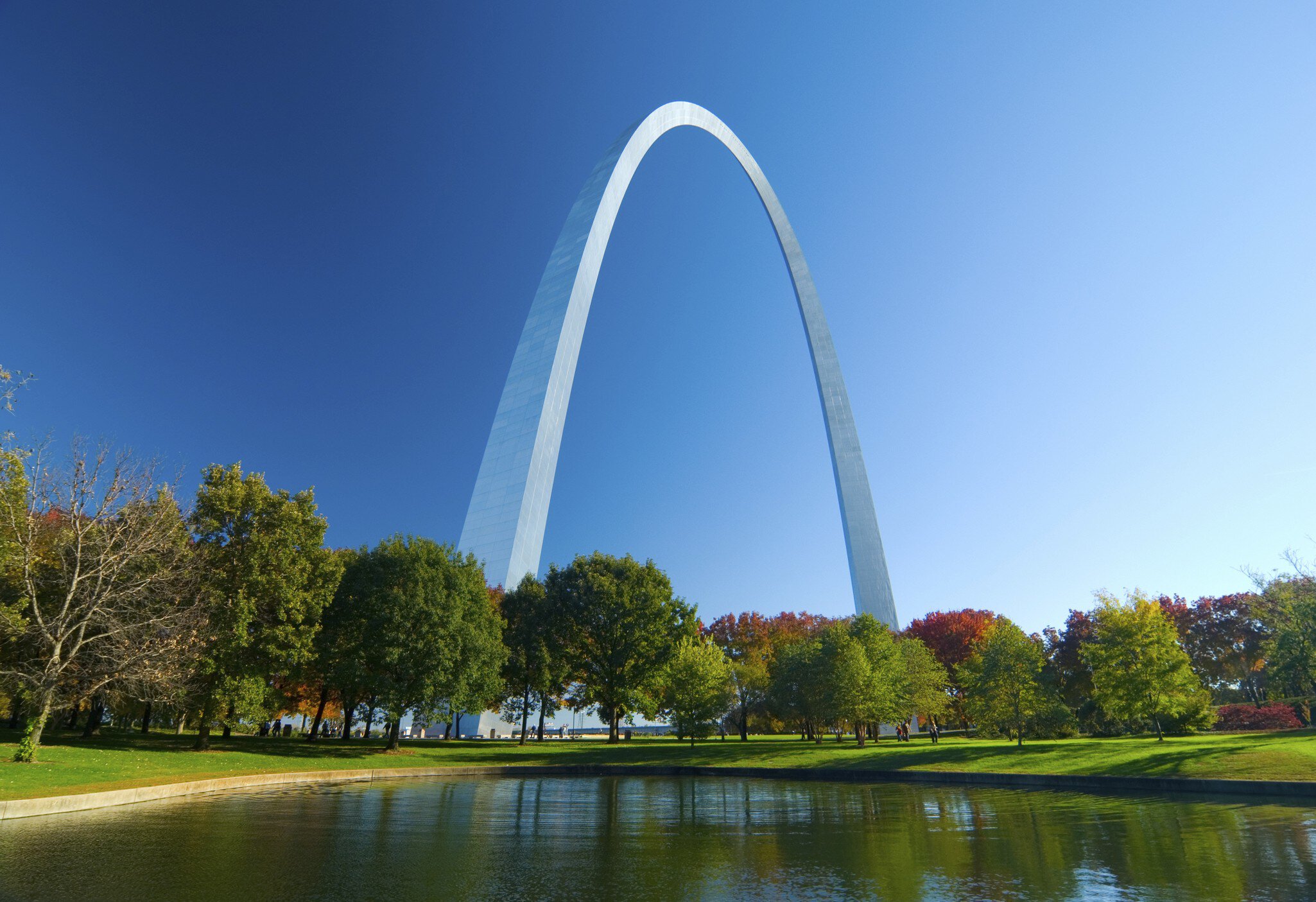 St. Louis Gateway Arch and Lake
