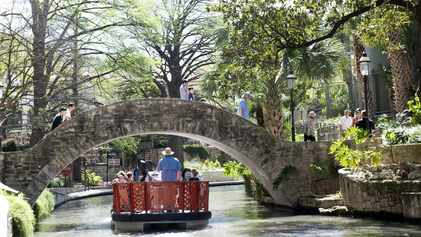 Walk along the banks of the San Antonio River, or take a shuttle if you'd rather be out on the water © aimintang / Getty Images
