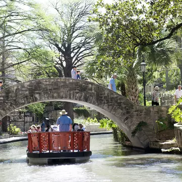 Walk along the banks of the San Antonio River, or take a shuttle if you'd rather be out on the water © aimintang / Getty Images