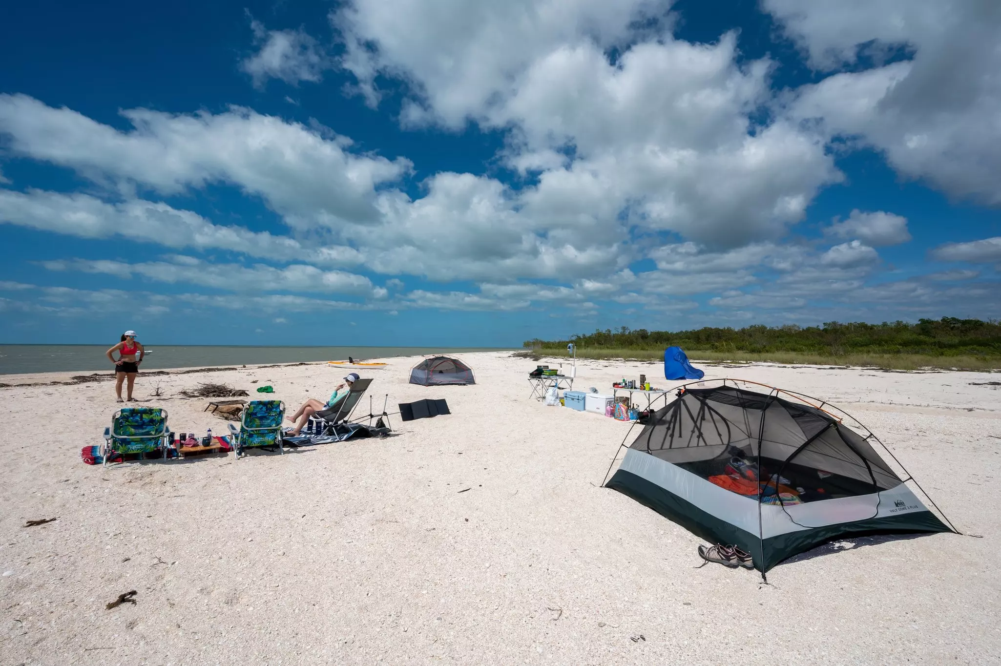 Backcountry, beachfront camping offers an extra does of adventure in Everglades National Park © Francisco Blanco / Shutterstock