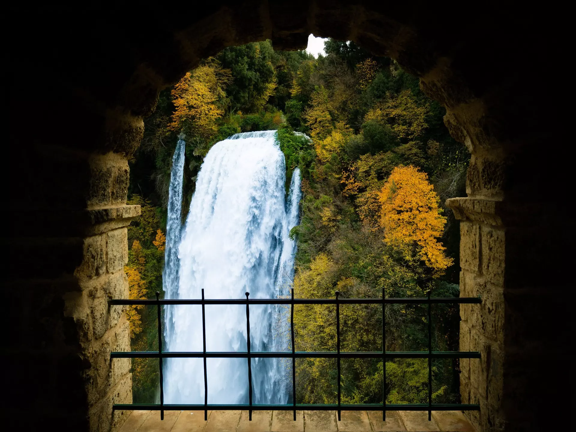 Whether you want to be high in the sky or deep below ground, getting your feet wet in the aquatic environments or climbing the peaks, Umbria’s unspoiled beauty provides options for all travelers © Getty Images