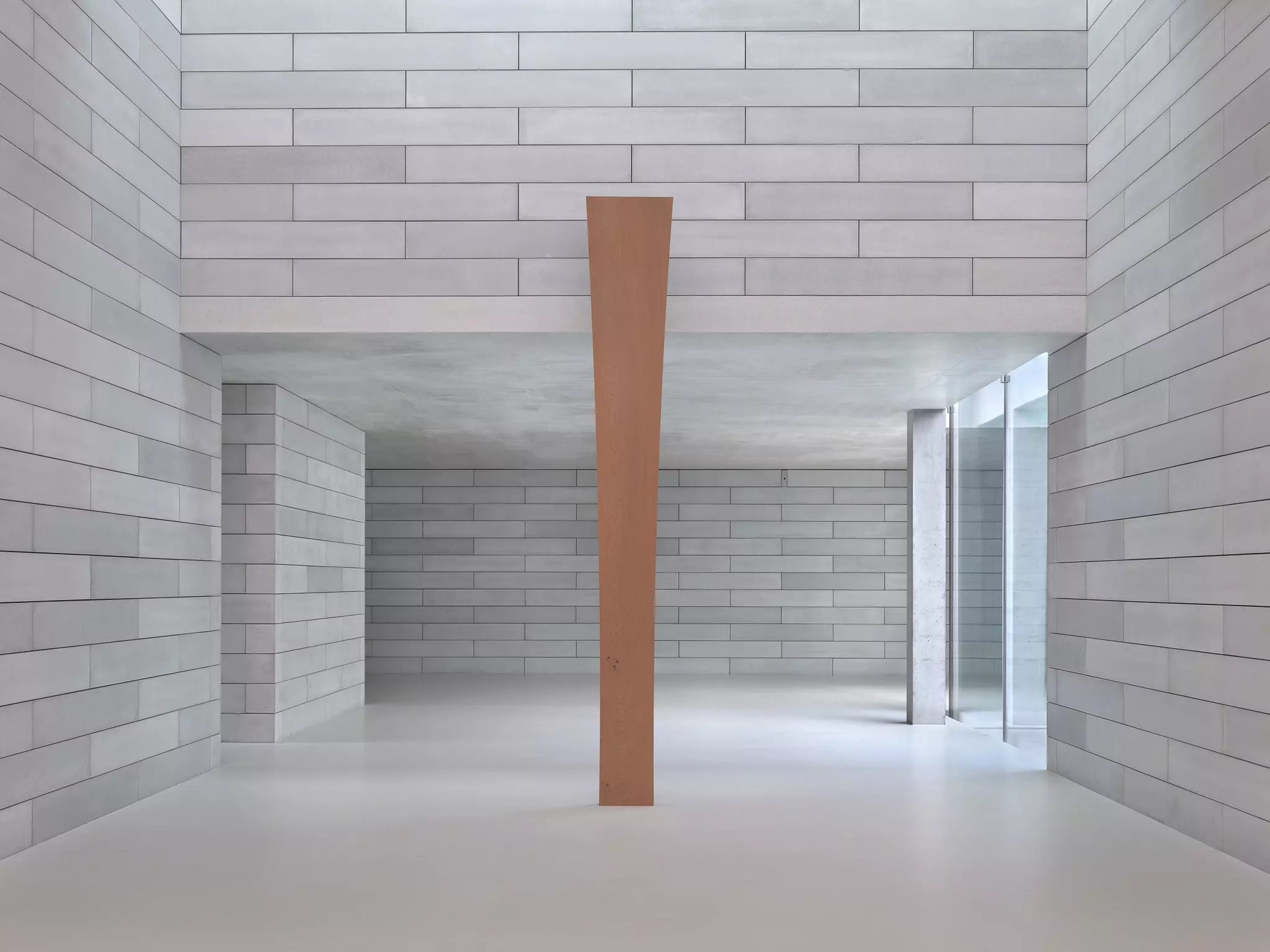 Ellsworth Kelly, <em>Untitled</em>, 1996. Redwood, 176½ in x 25½ in x 4½ in (448 x 65 x 11 cm) © Ellsworth Kelly Foundation. Photo: Ron Amstutz, courtesy Glenstone Museum, Potomac, Maryland