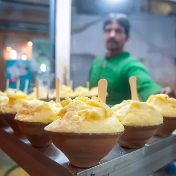 Pots of malaiyo – chilled, aerated milk – for sale in Varanasi, Uttar Pradesh. PradeepGaurs/Shutterstock