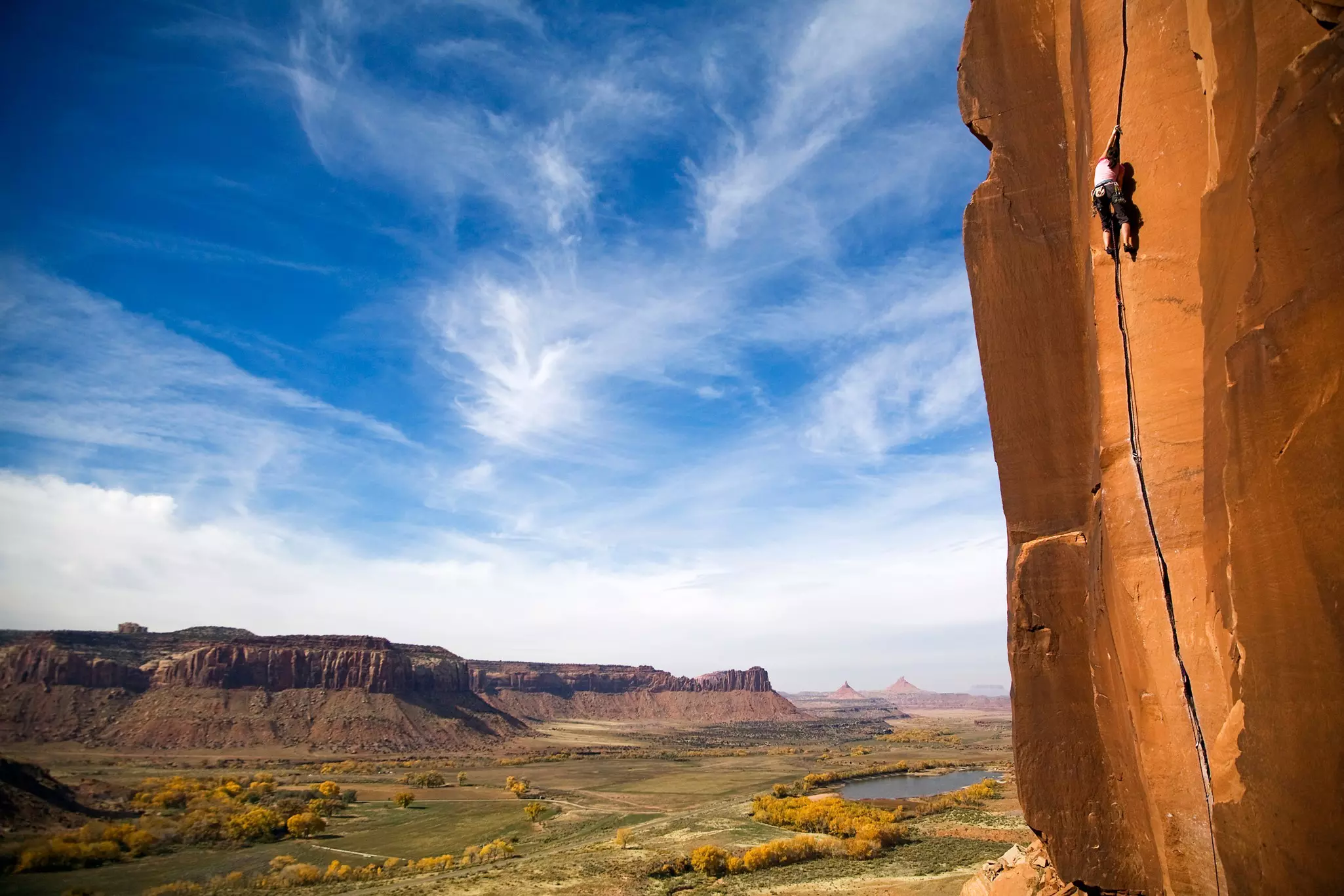Climbing the mighty crack known as Scarface at Indian Creek, Utah © Shutterstock / Cavan Images - Offset