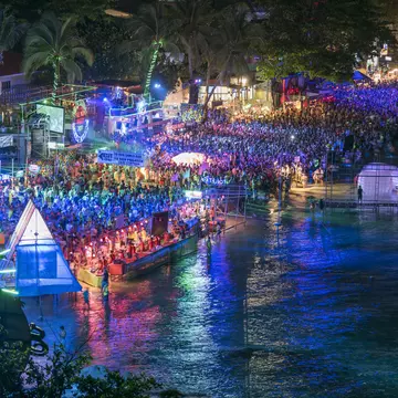 Crowds at the Full Moon Party at Hat Rin, Koh Pha-Ngan