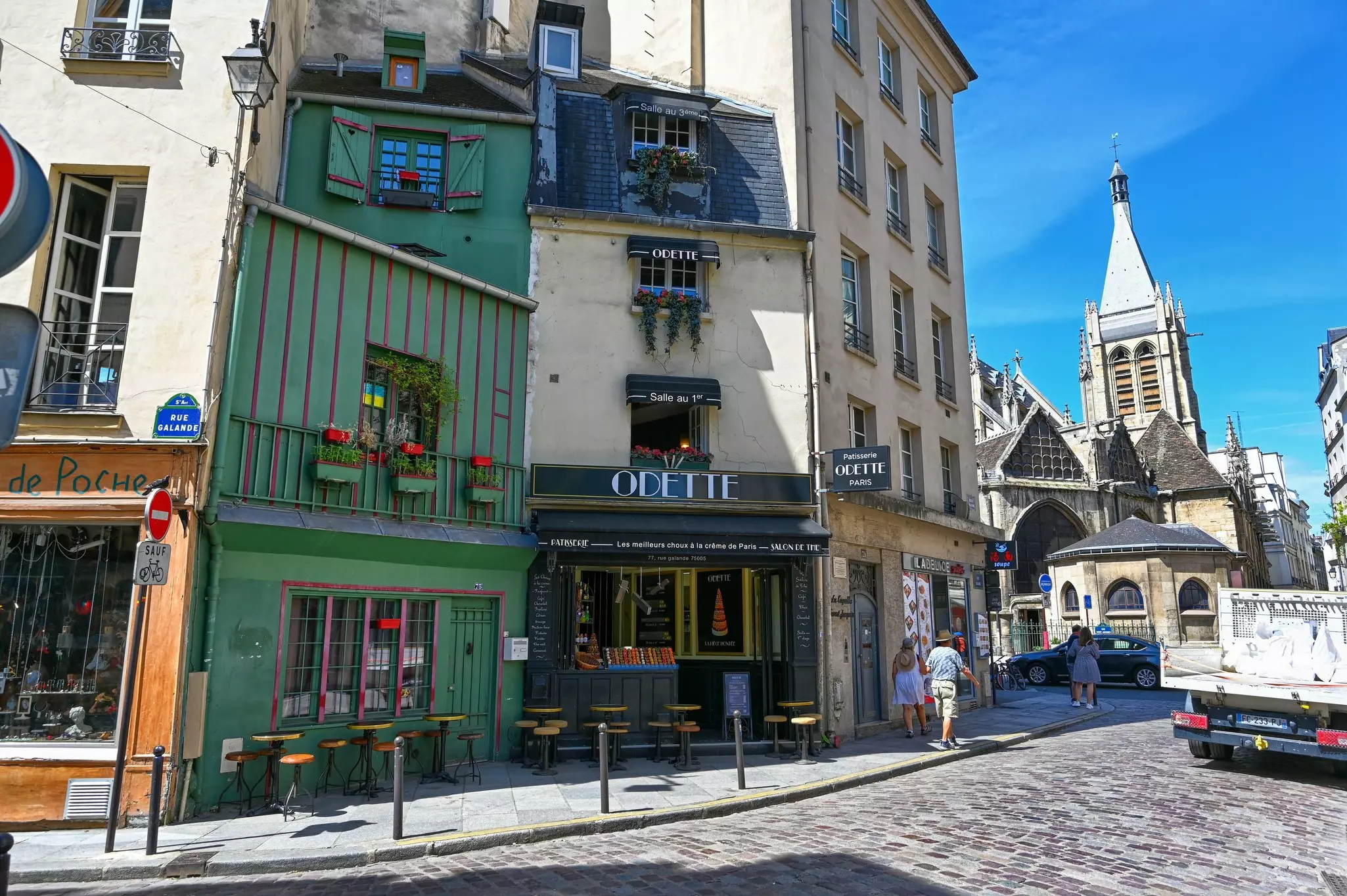 Characterized by a vintage and colorful look, the Latin Quarter has all the Parisian charm.