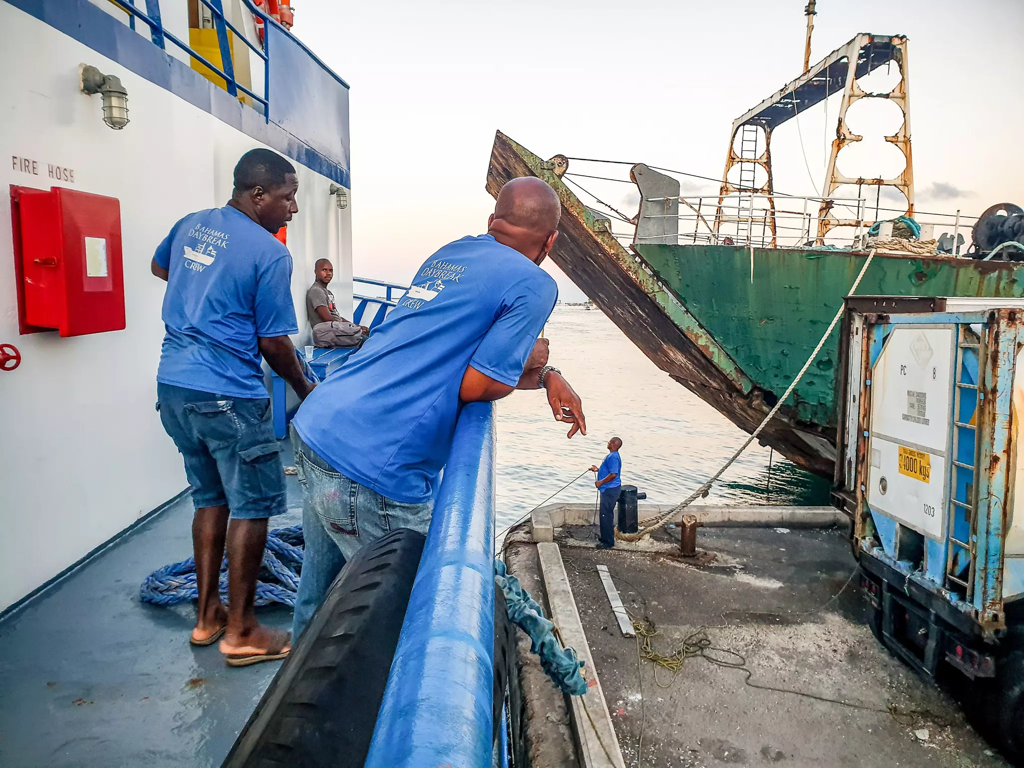 Getting ready to get underway at Potter’s Cay © Juan Martinez