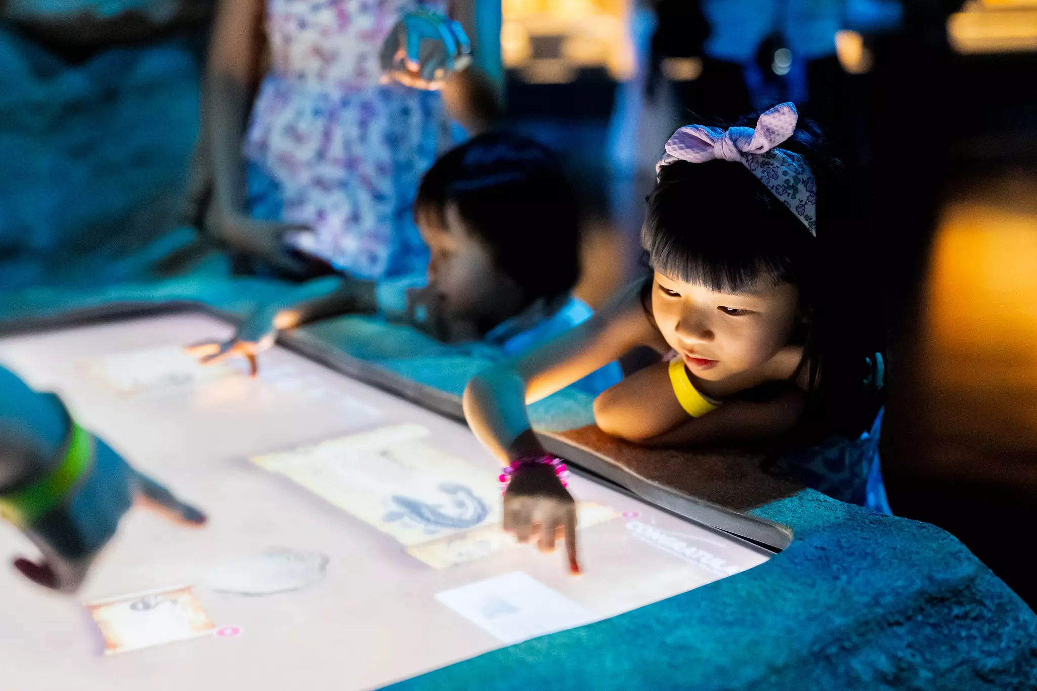 Children interact with touch displays at the oceanarium. Courtesy Singapore Oceanarium