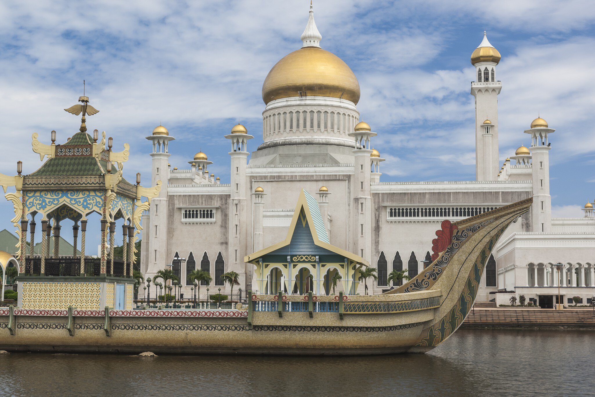 Sultan Omar Ali Saifuddin Mosque in Bandar Seri Begawan