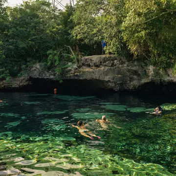 Shops and restaurants along La Quinta Avenida in Playa del Carmen.