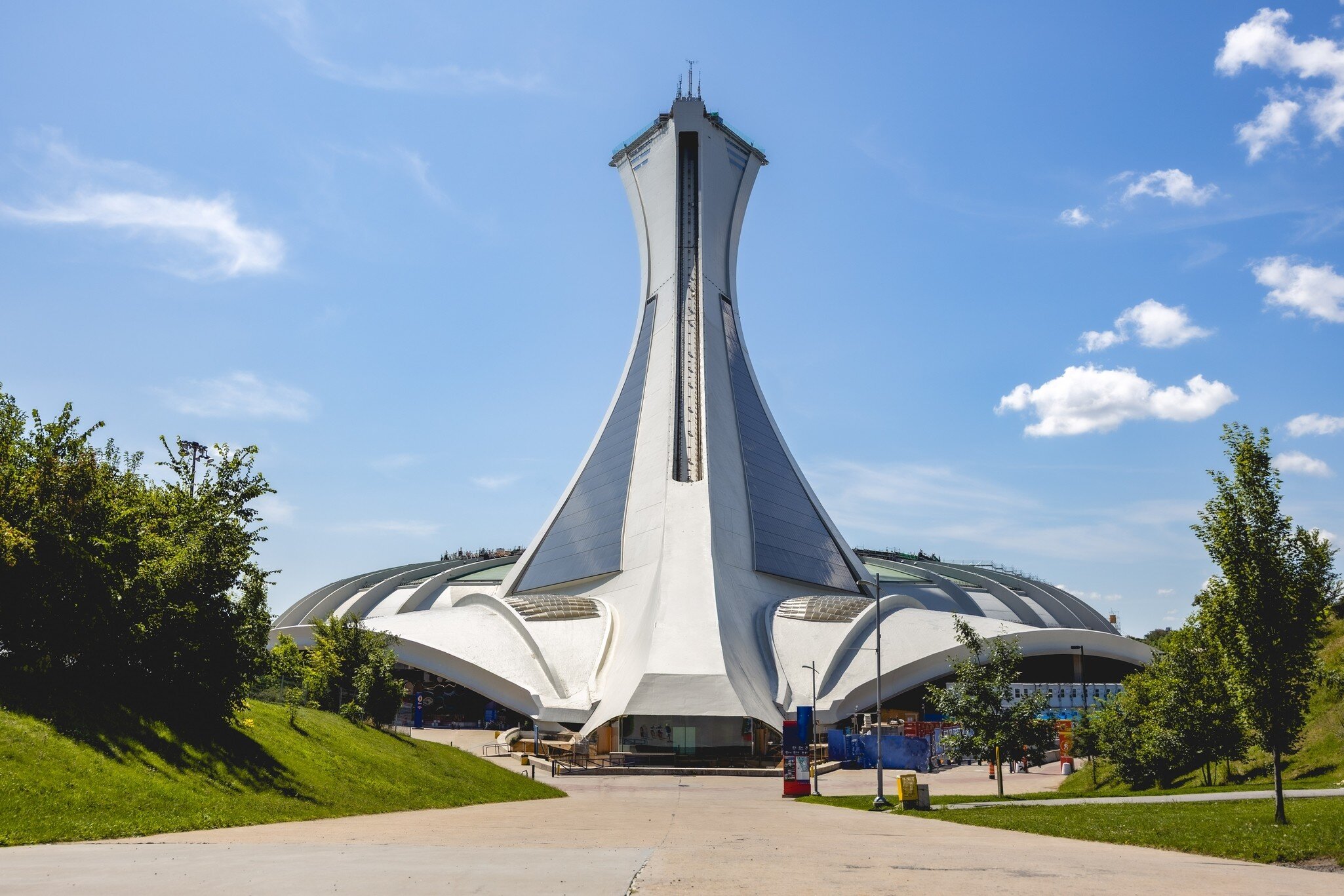 Iconic stadium in Montreal with modern architecture and clear sky., License Type: media, Download Time: 2026-09-15T15:27:37.000Z, User: LP_NZhan, Editorial: false, purchase_order: 65050 - Digital Destinations and Articles, job: App Content, client: Lonely Planet App, other: Nadine Zhan 