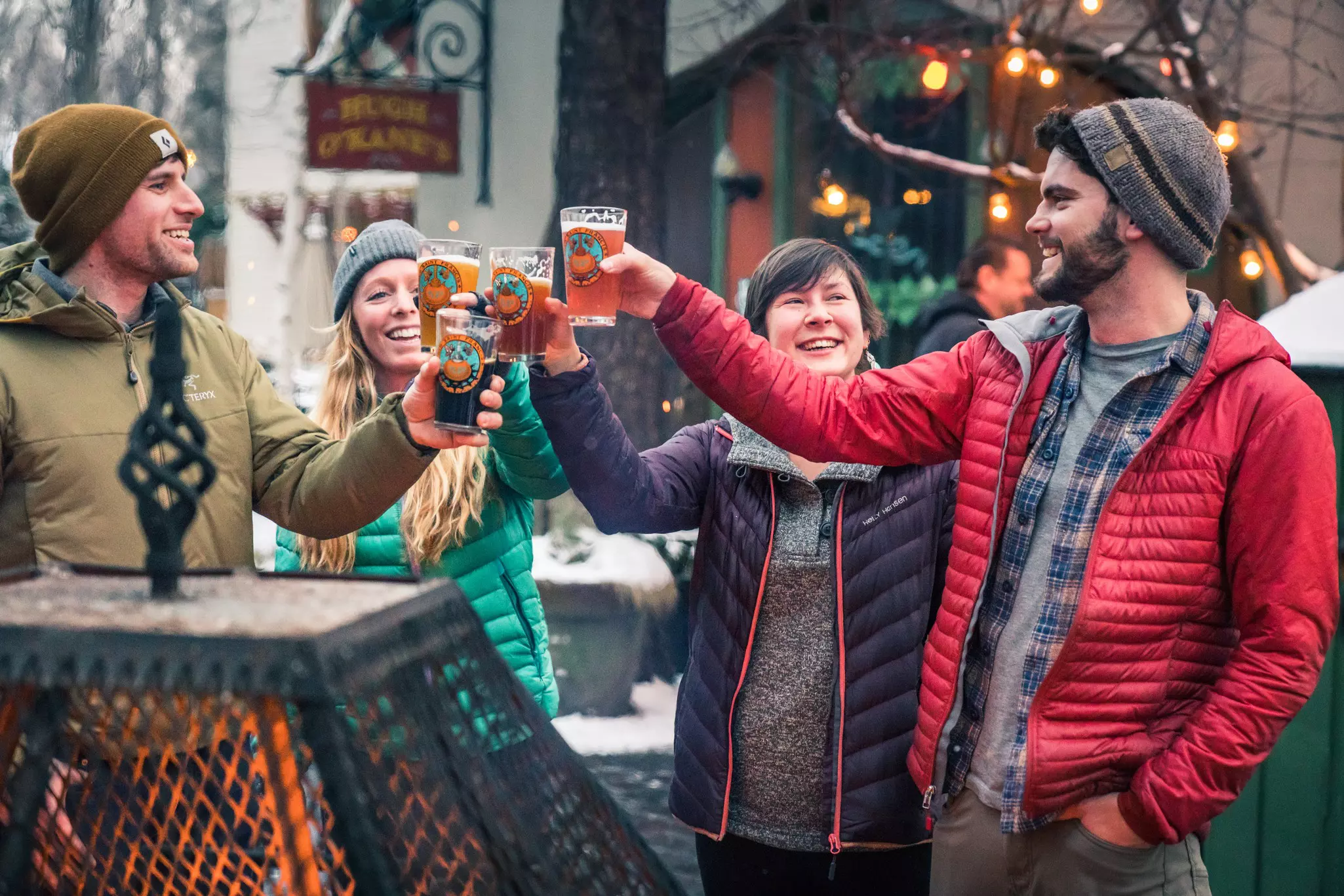 Après all day at McMenamin's outdoor courtyard in Bend, Oregon © Nate Wyeth Photography/Visit Bend