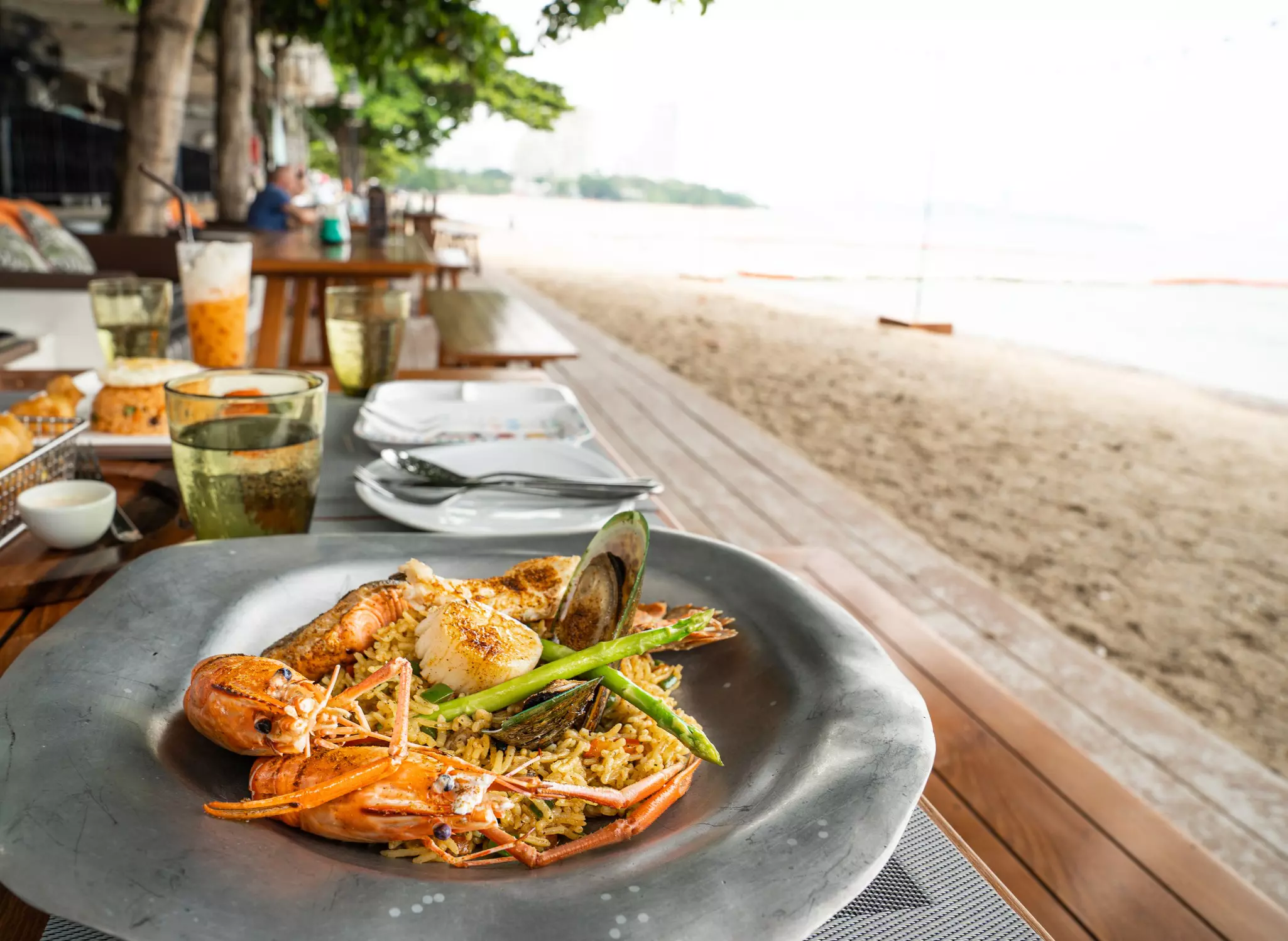 Enjoying seafood by the beach is a classic Ibiza experience © Kittichet Tungsubphokin / Shutterstock