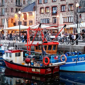 Fishing vessels and terraces of Pubs and restaurants, Barbican, Old harbour, Plymouth, Devon - stock photo
