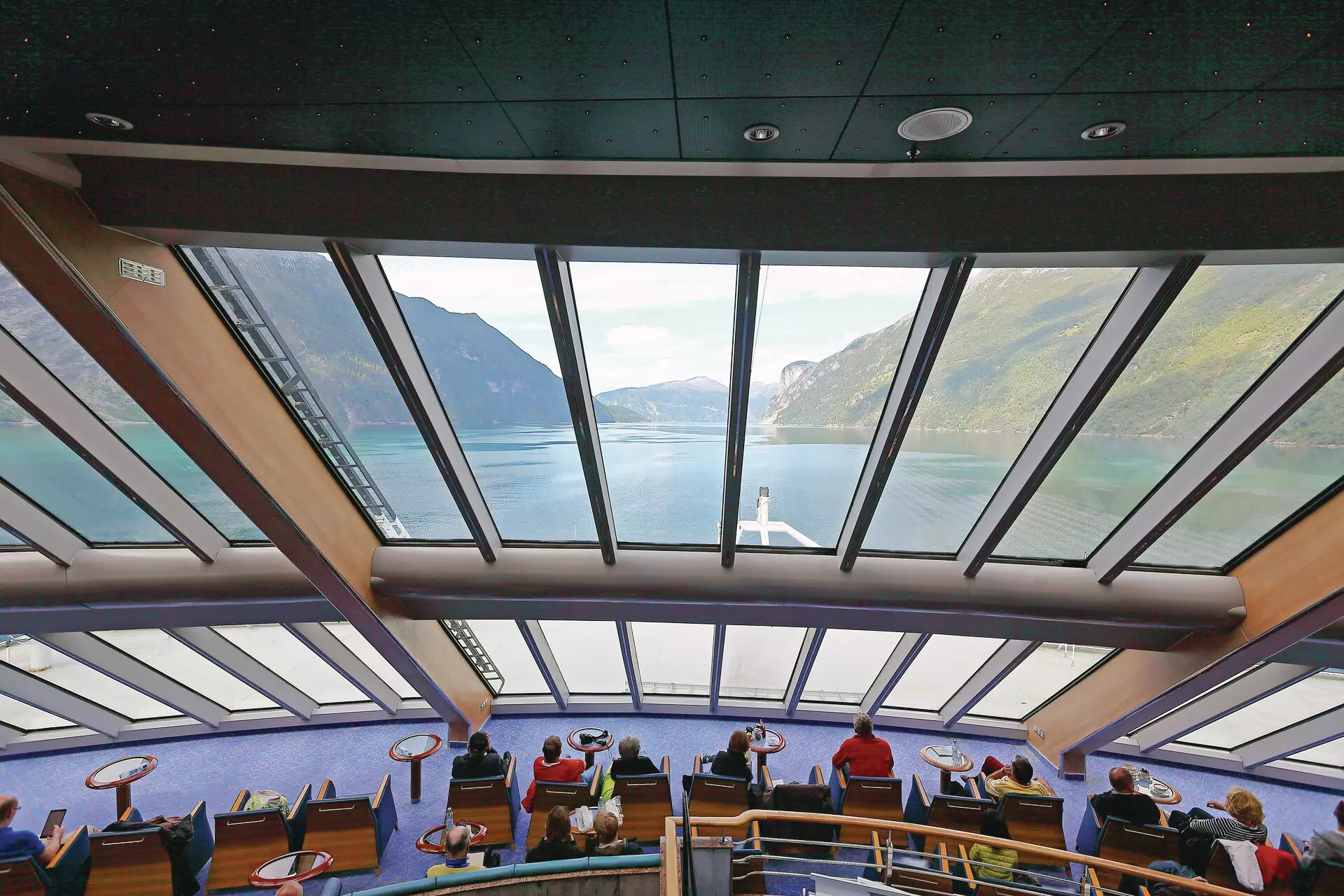 MS Trollfjord lounge Hurtigruten
