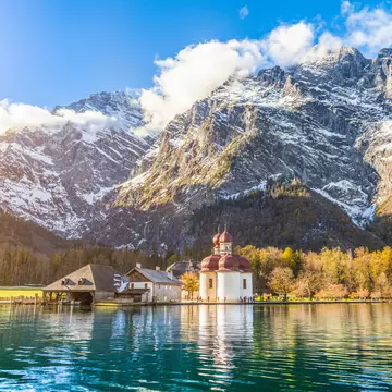 Head to spots like Lake Konigssee in the fall for fewer visitors and colorful vistas © canadastock / Shutterstock