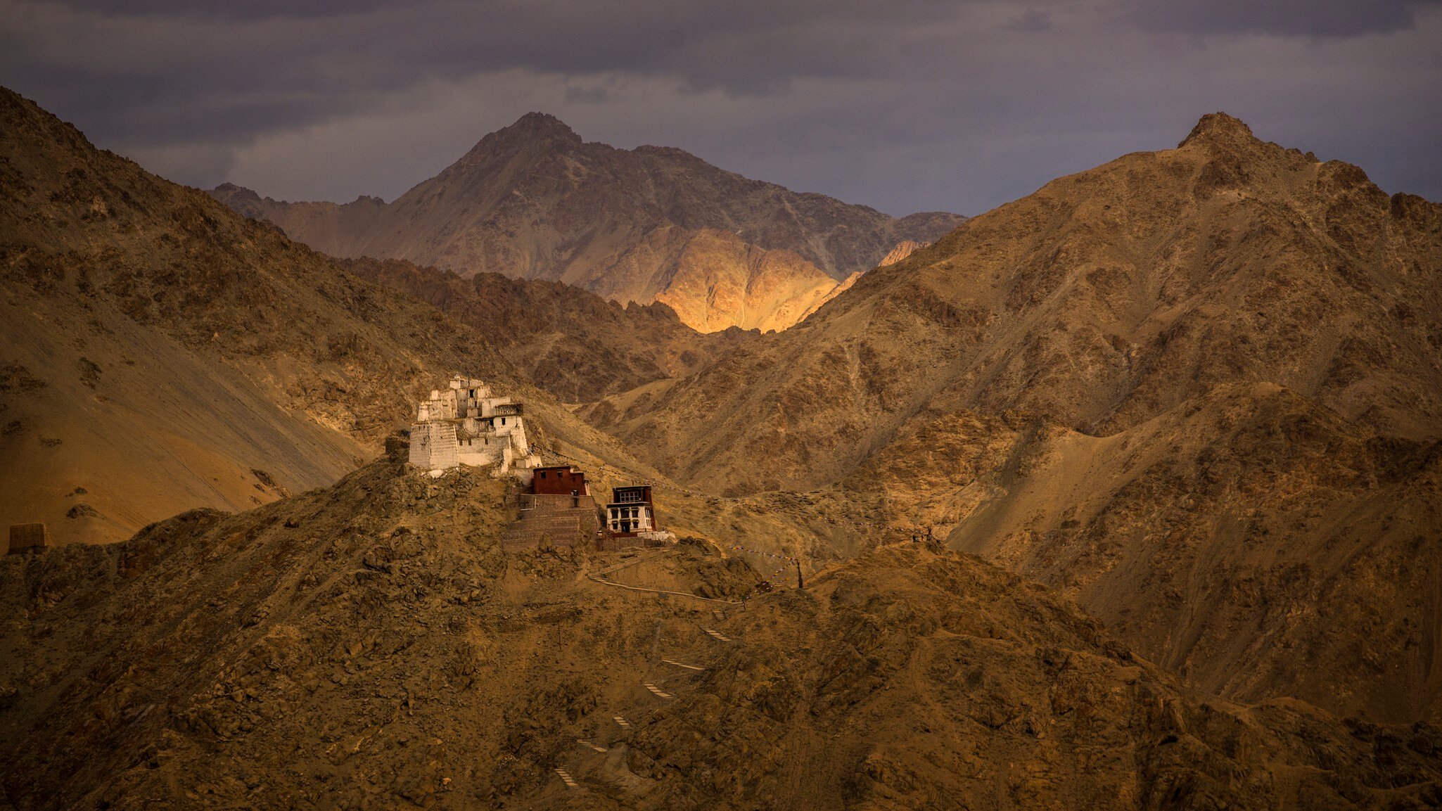 Leh palace with nice mountain range