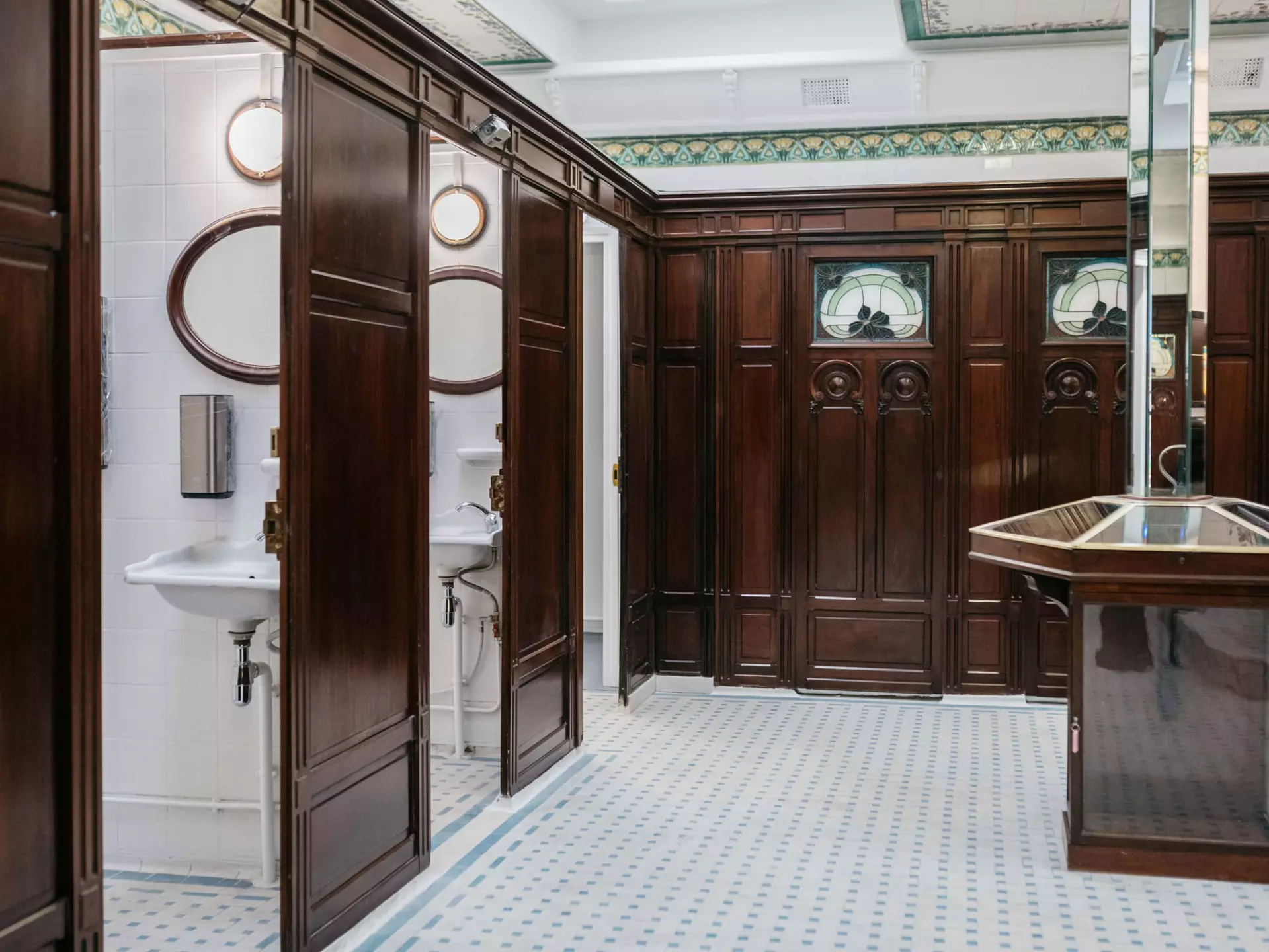 Down a hard-to-find stairway, the newly renovated art nouveau Lavatory Madeleine astonishes © Michiel Stock / courtesy Lavatory Madeleine