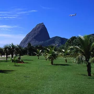Aterro do Flamengo with Sugar Loaf mountain in distance, Flamengo.
19797-10
Brazil, Rio de Janeiro, South America, aeroplane, aircraft, aviation, flora, garden, grass, mountain, nature, palm, park, peak, transport, tree