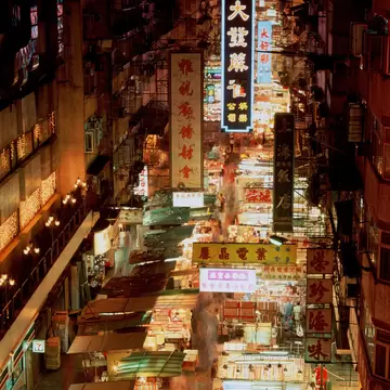 GettyImages-BC2136-001.jpg
Hong Kong,Kowloon,Yau Ma Tei,Temple Street Night Market,elevated view