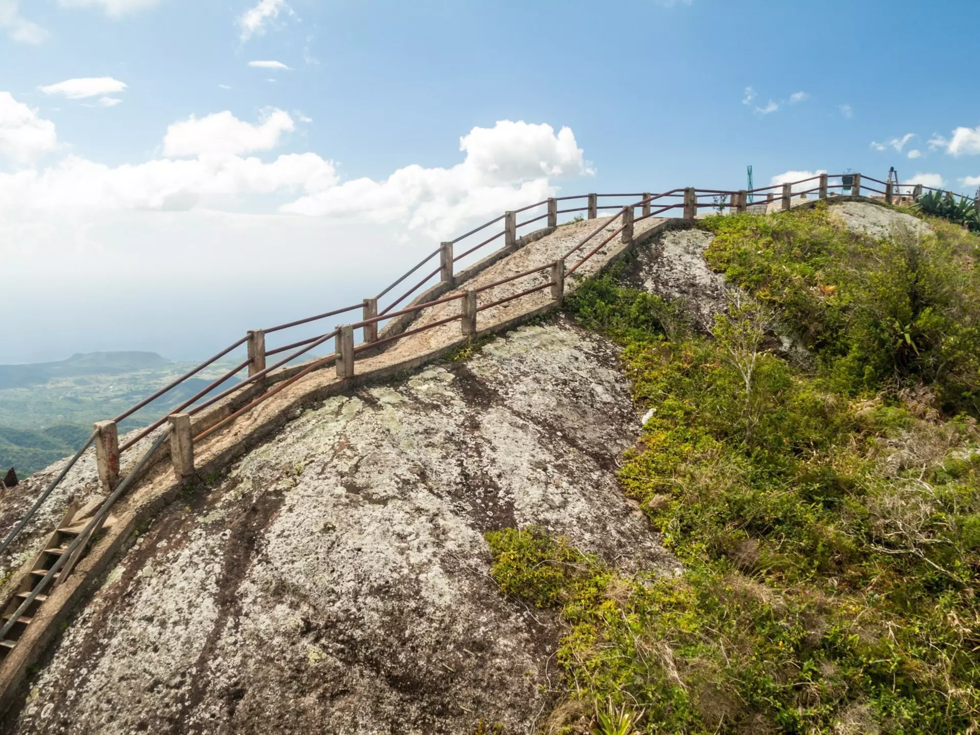 La Gran Piedra, Sierra Maestra, Cuba. Shutterstock
