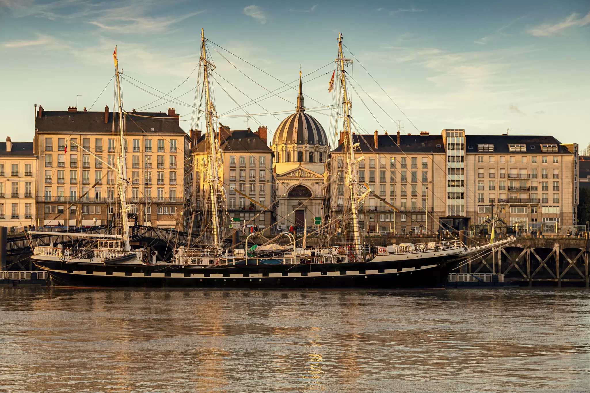 Begin your Nantes tour at the ornamental fountain in the beautiful Place Royal © RossHelen / Shutterstock