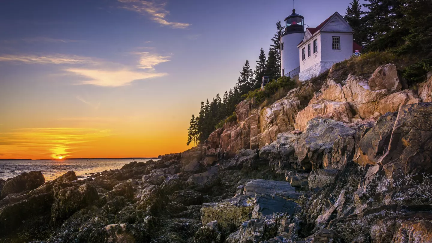 Bass Harbor Lighthouse at sunset, in Acadia National Park, Maine © AppalachianViews / Getty Images