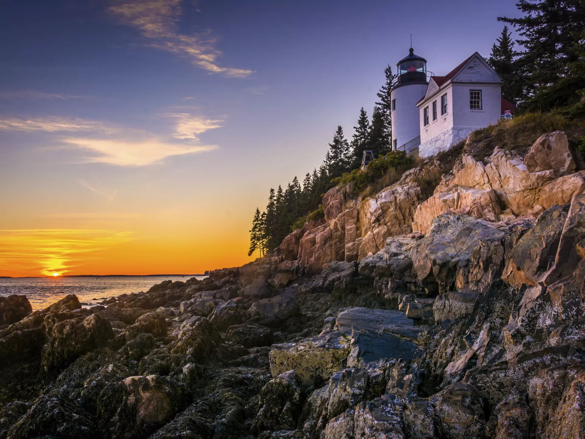 Bass Harbor Lighthouse at sunset, in Acadia National Park, Maine © AppalachianViews / Getty Images