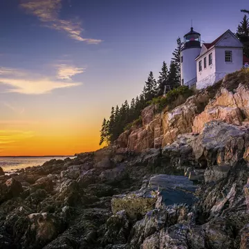 Bass Harbor Lighthouse at sunset, in Acadia National Park, Maine © AppalachianViews / Getty Images