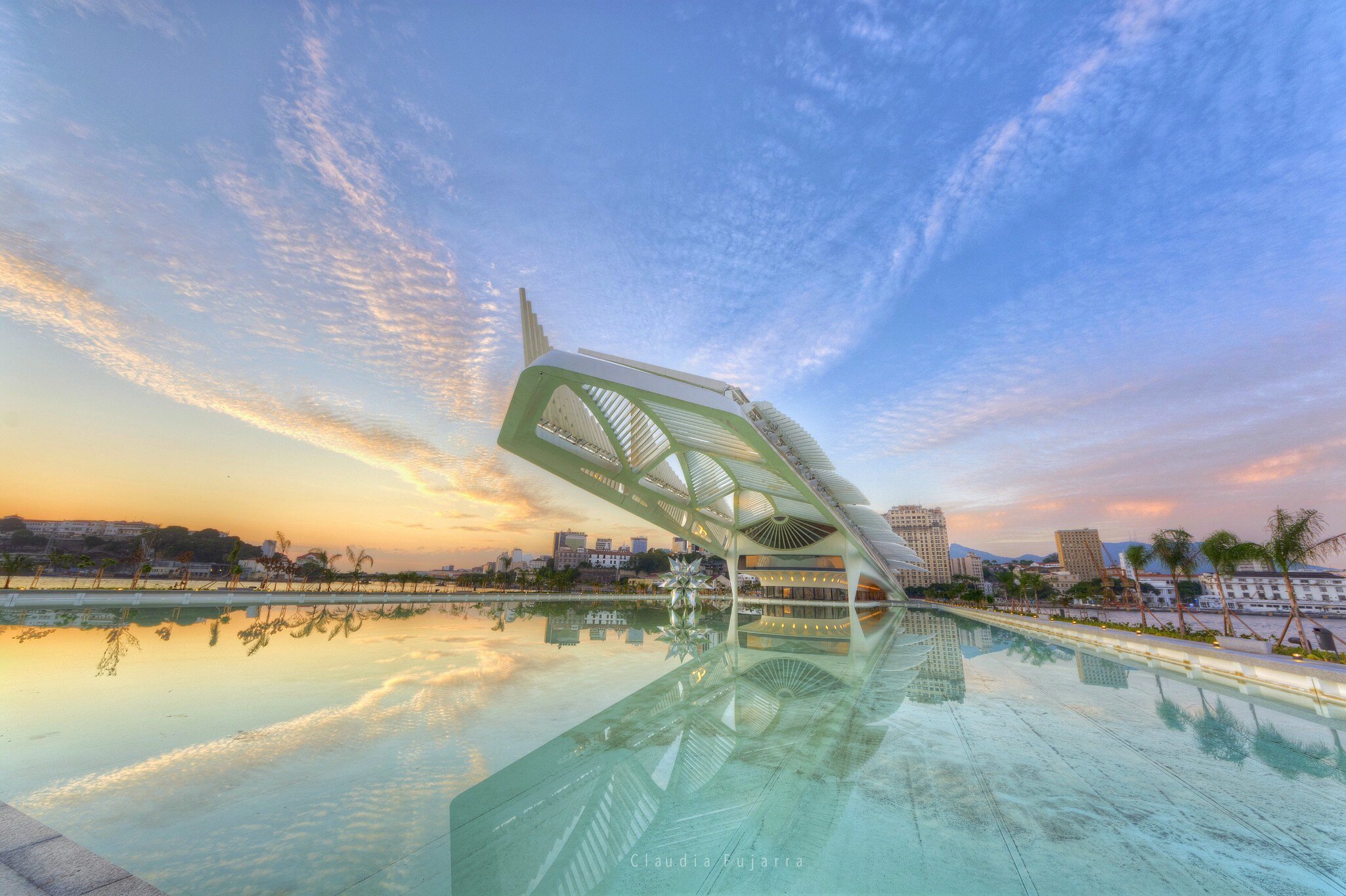 Sunrise behind the Museum of Tomorrow (Museu do Amanhã).
cloud, urban scene