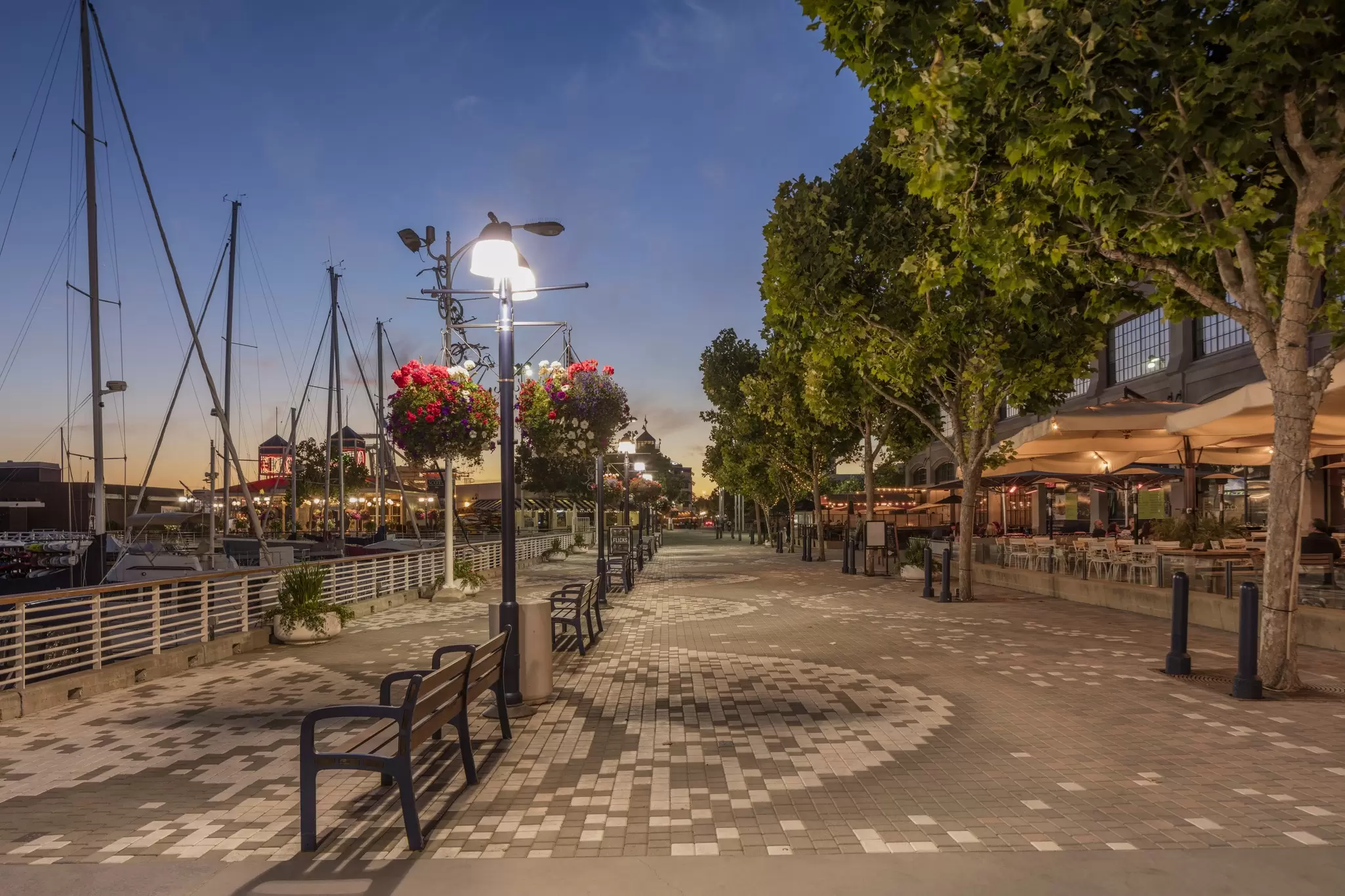 Oakland, CA, USA - July 30, 2016: Jack London Square with Restaurants and Nightlive. Jack London Square is a popular entertainment and business destination on the waterfront of Oakland, California, License Type: media, Download Time: 2025-08-14T17:17:19.000Z, User: comptonsheldon109, Editorial: true, purchase_order: 56530 - Guidebooks, job: Global Publishing WIP, client: San Francisco & Northern California 4, other: Compton Sheldon