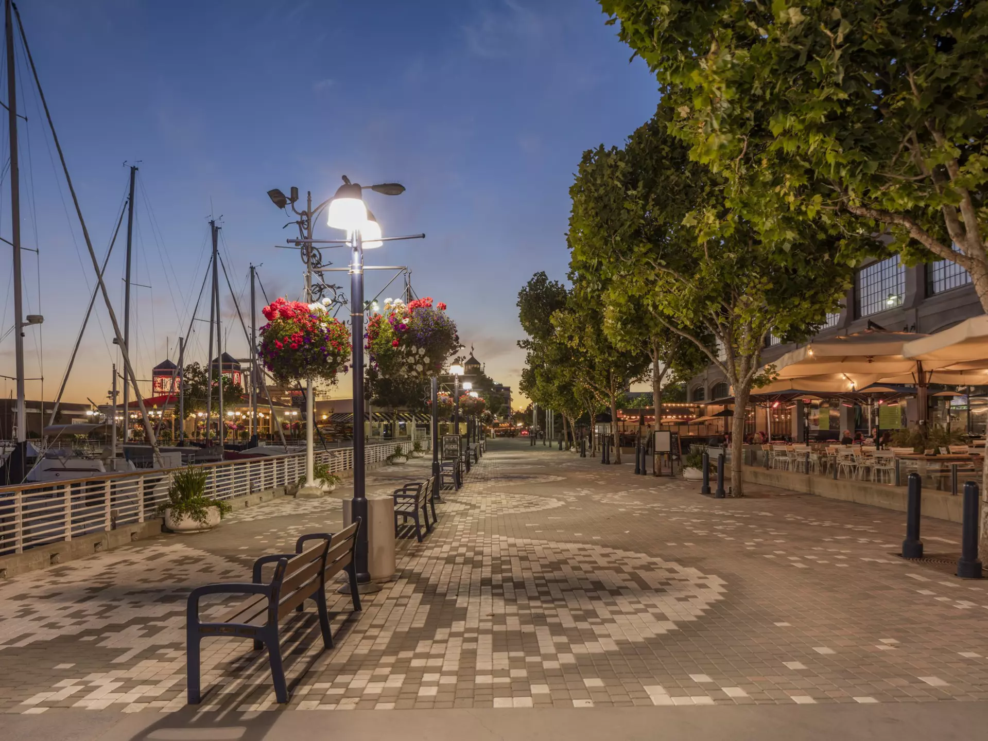 Oakland, CA, USA - July 30, 2016: Jack London Square with Restaurants and Nightlive. Jack London Square is a popular entertainment and business destination on the waterfront of Oakland, California, License Type: media, Download Time: 2025-08-14T17:17:19.000Z, User: comptonsheldon109, Editorial: true, purchase_order: 56530 - Guidebooks, job: Global Publishing WIP, client: San Francisco & Northern California 4, other: Compton Sheldon