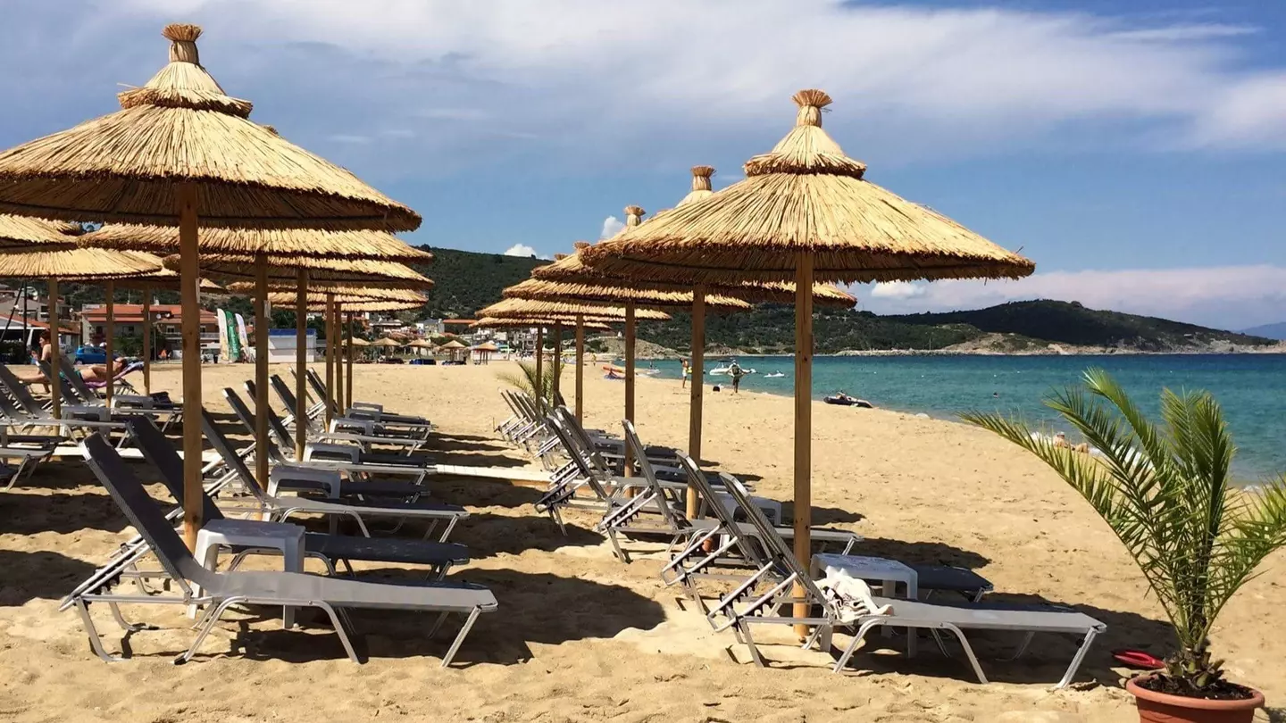 Photo Taken In Budapest, Hungary
733492963
Outdoors, Nature, Thatched Roof, Sand, No People, Water, Horizon Over Water, Sunlight, Absence, Day, Budapest, Beauty In Nature, Tranquil Scene, Sky, Hungary, Scenics, Sea, Tranquility, Beach, Horizontal Image