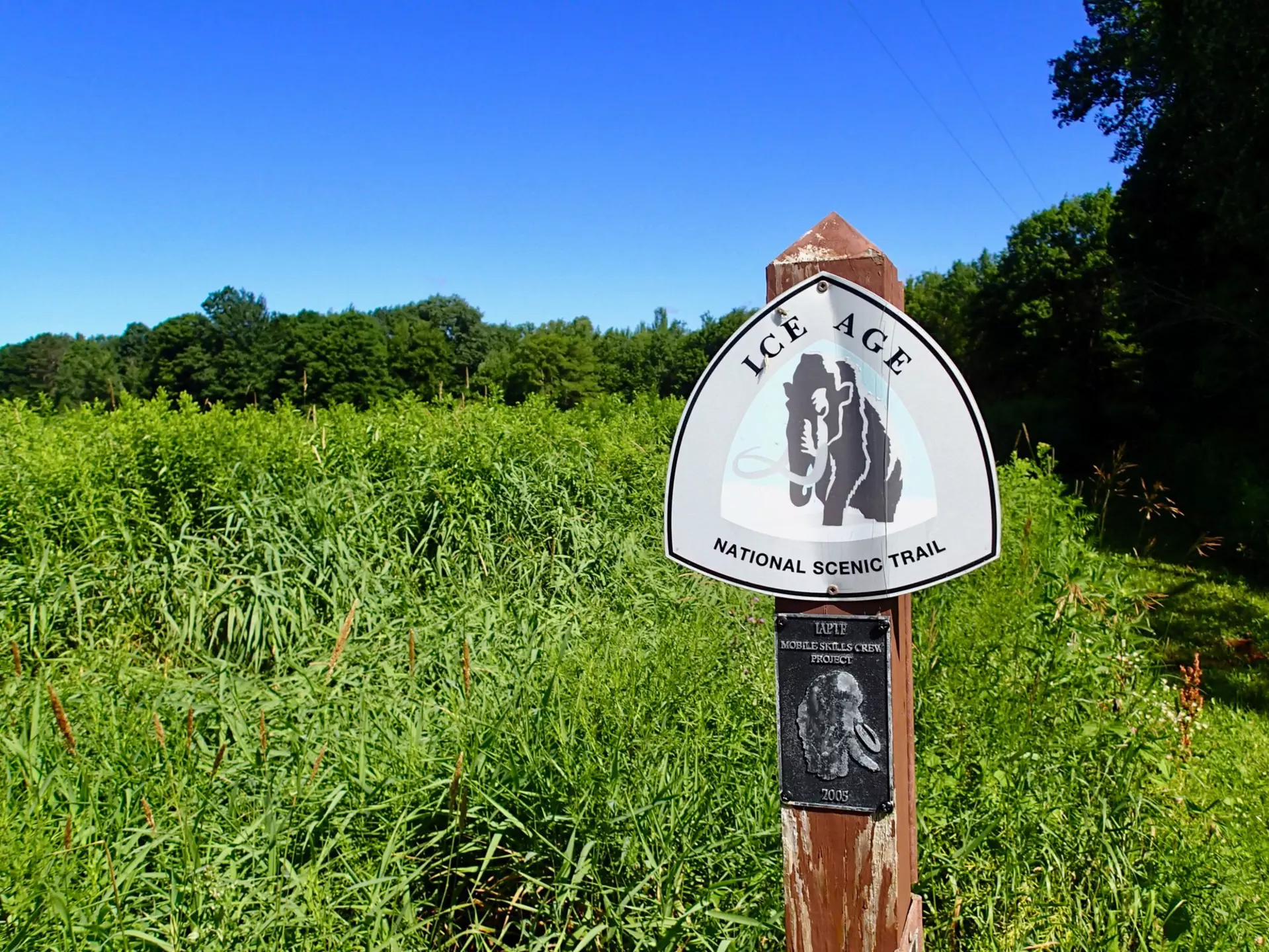 Ice Age Trail marker showing the National Scenic Trail route