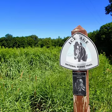 Ice Age Trail marker showing the National Scenic Trail route