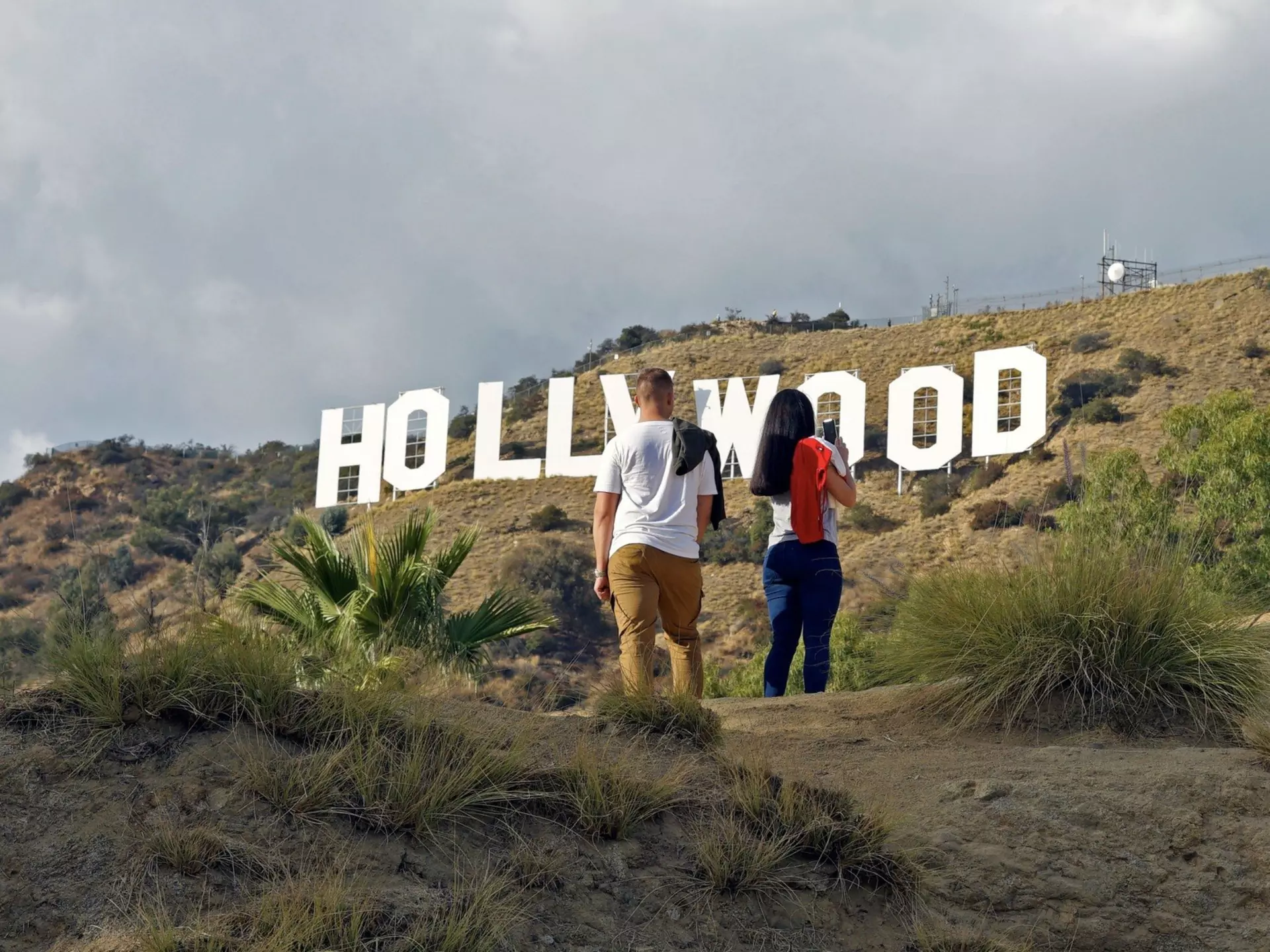 Trails thread through the mountains and canyons that surround Los Angeles, offering new views of the city’s iconic sights © Jerald LaOrange / Shutterstock