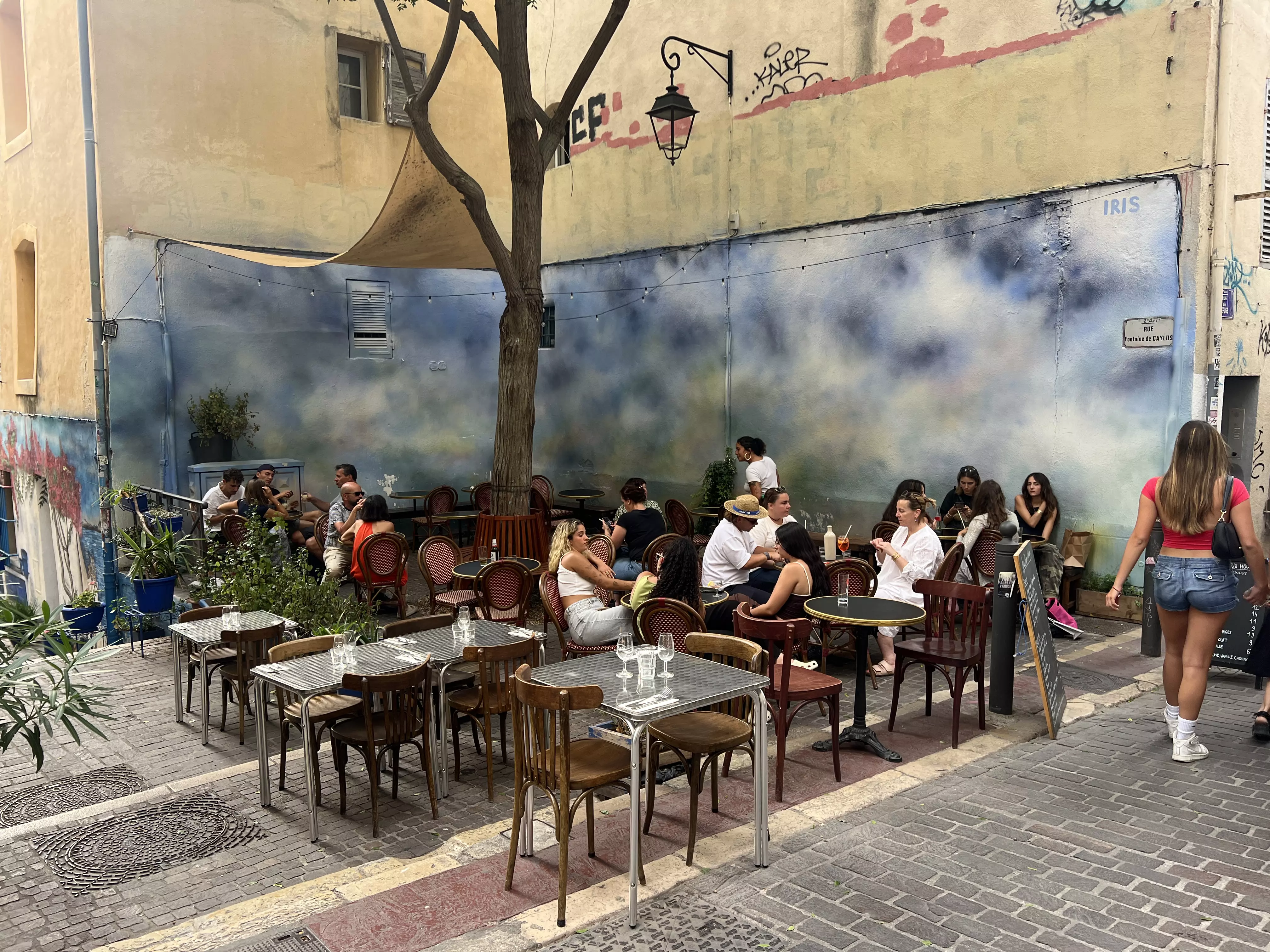 Outdoor dining in Marseille