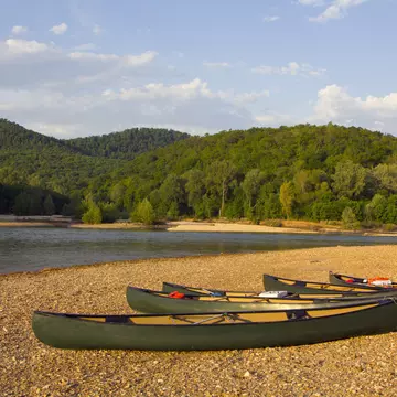 Canoes on the bank of the Buffalo River, Arkansas, License Type: media, Download Time: 2025-02-10T17:23:54.000Z, User: rhylton_redventures, Editorial: false, purchase_order: 56530 - Guidebooks, job: Lonely Planet WIP, client: Lonely Planet WIP, other: Rhianydd Hylton